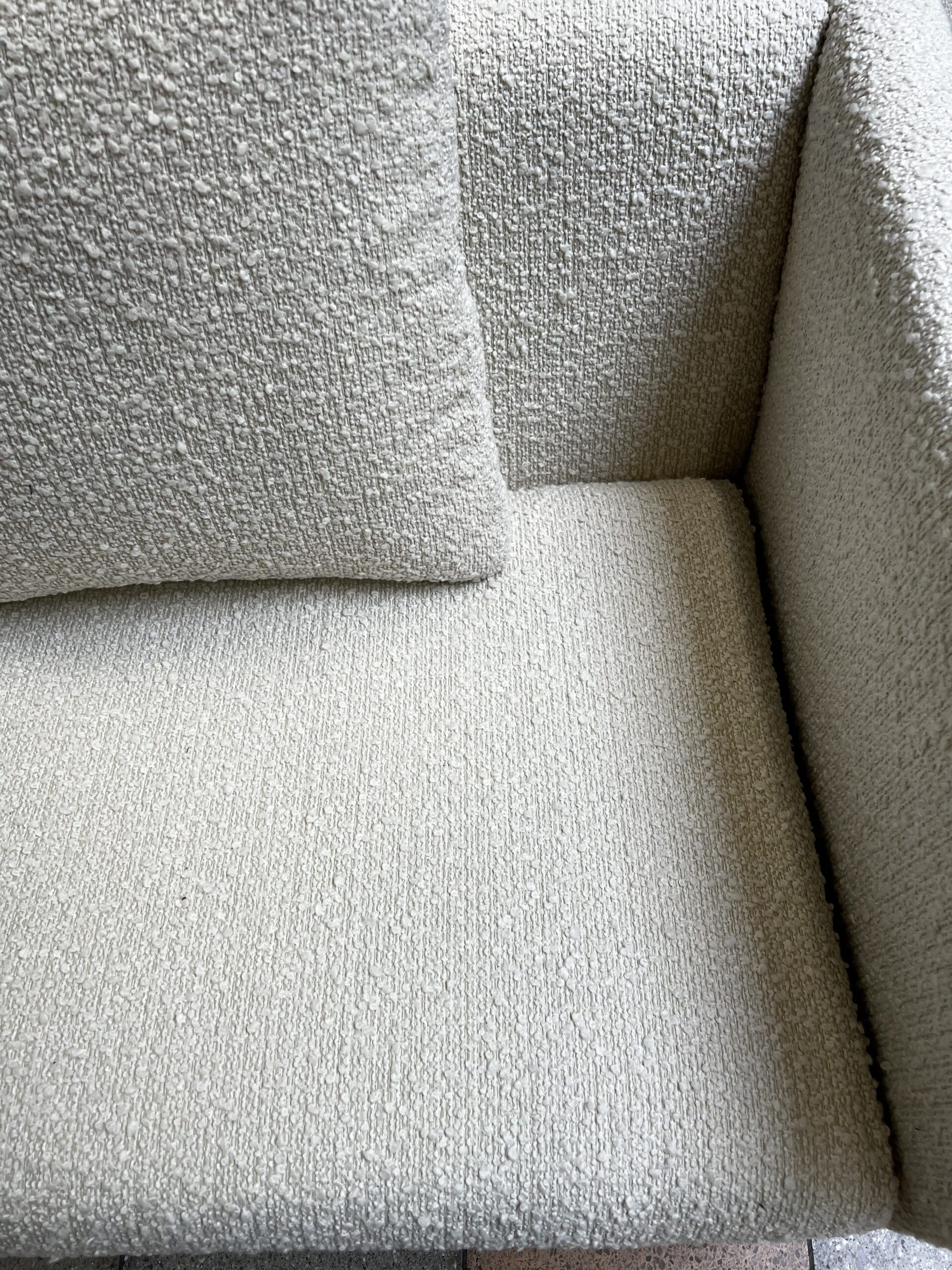 Canapé Pierre Paulin modèle 442 en bouclette écrue – Icône du design des années 60