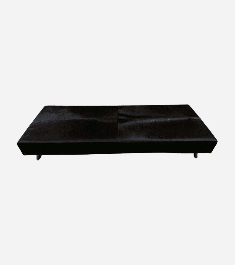 Daybed Pierre Jeanneret en peau de vache noire – Élégance intemporelle du design moderniste