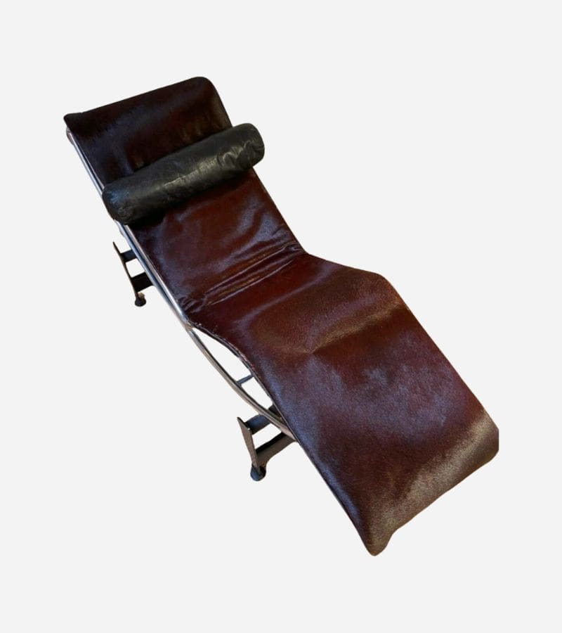 LC4  Le Corbusier original – Rare en Peau de Vache Marron et Cuir Grainé – 1966