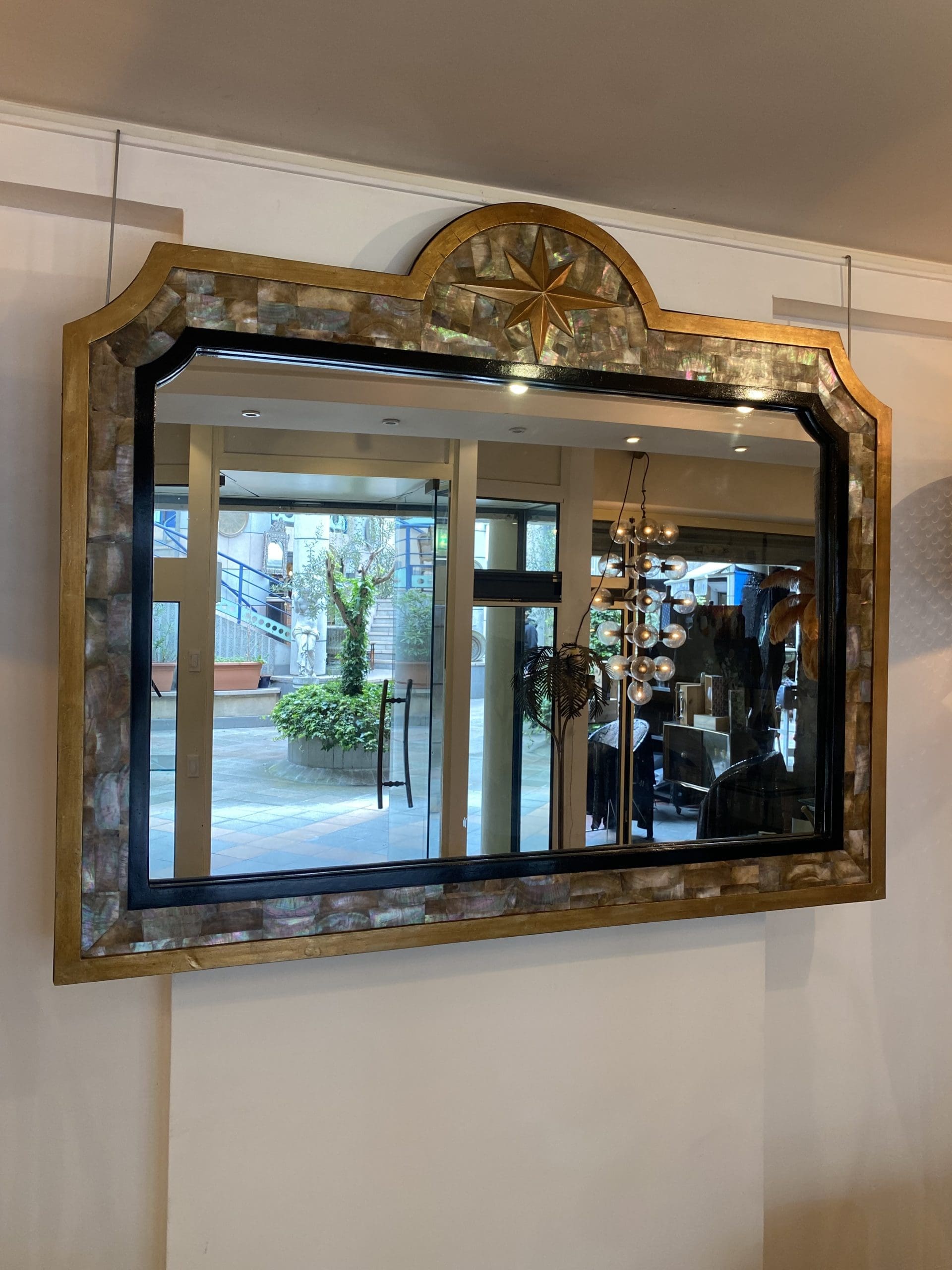 Miroir en Nacre de Tahiti avec Bois Doré et Verre