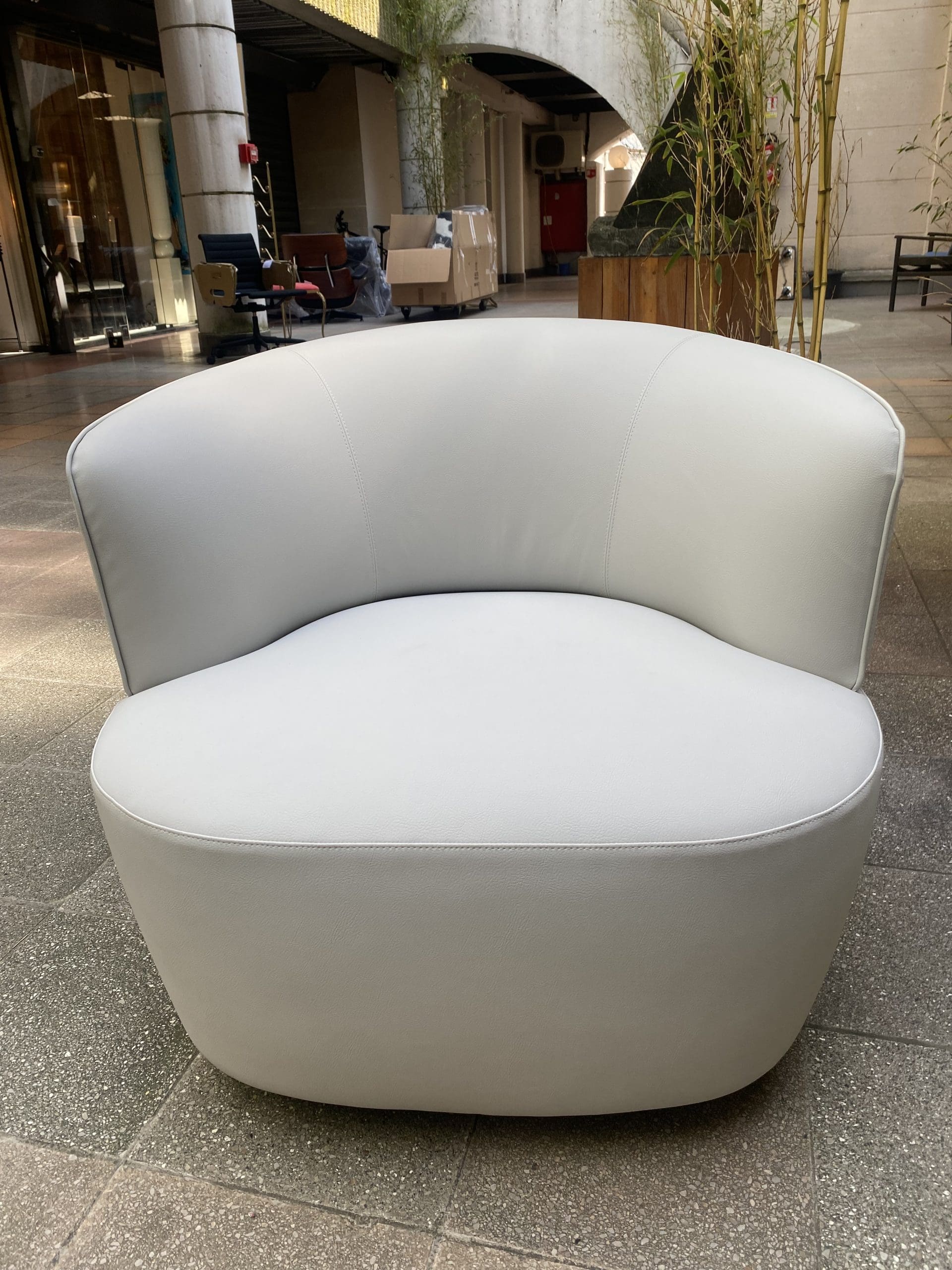 美品 Molteni&C Missチェア 1脚 約20万円 ダイニングチェア 美品 Molteni&C Missチェア 1脚 約20万円 ダイニングチェア 美品