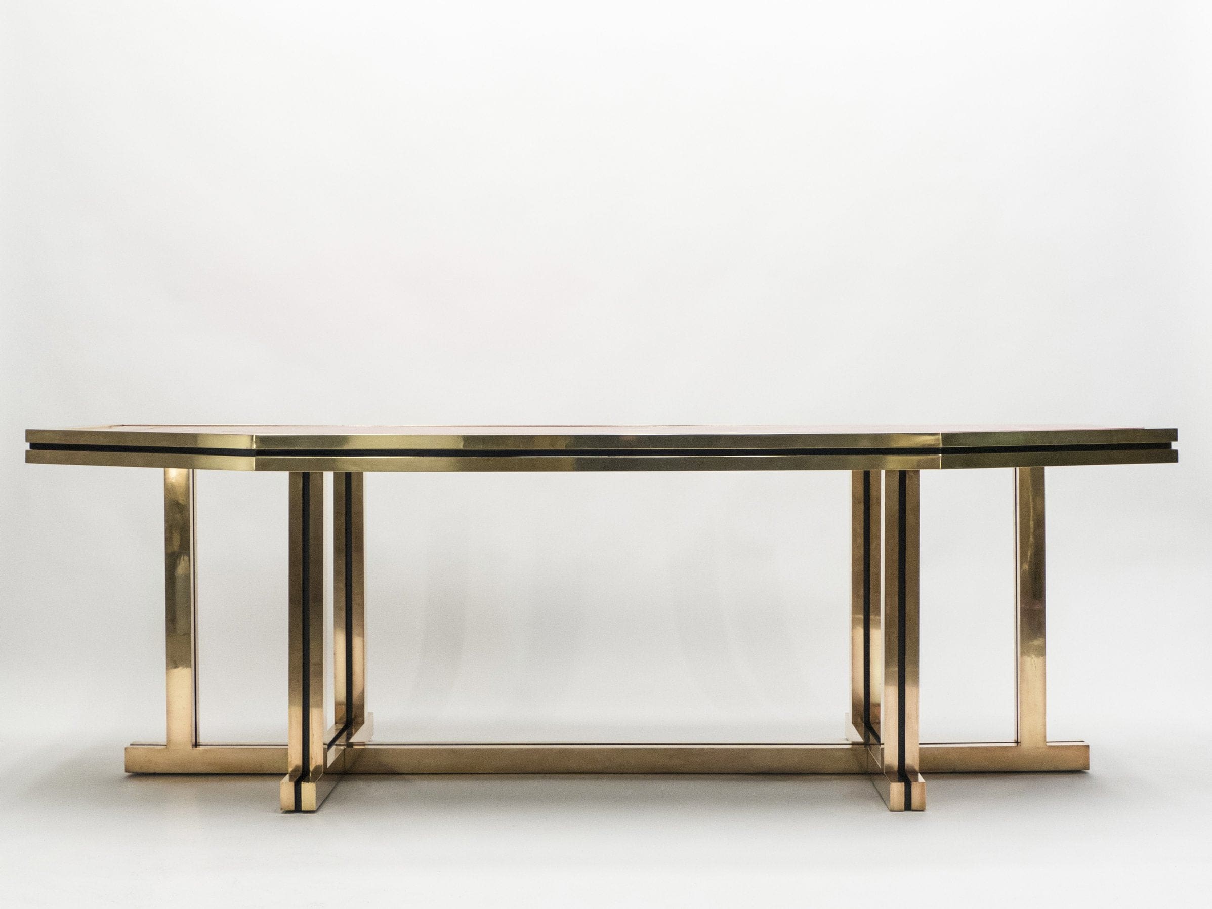 Table à Manger Maison Jansen en Laque Rouge et Laiton – Années 1970