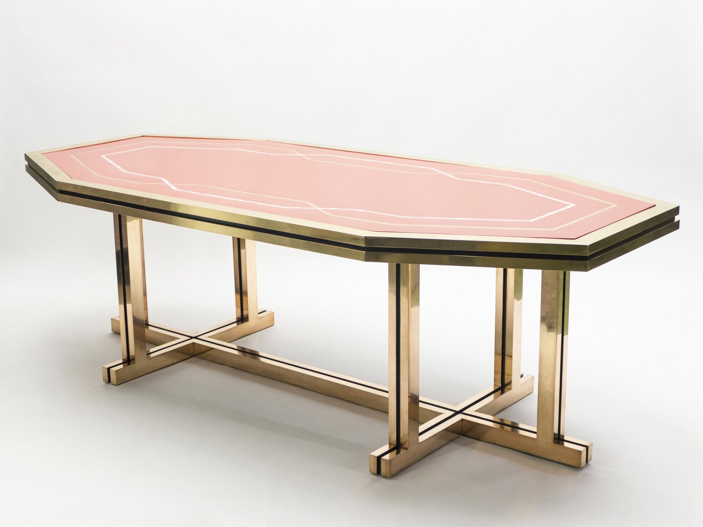Table à Manger Maison Jansen en Laque Rouge et Laiton – Années 1970