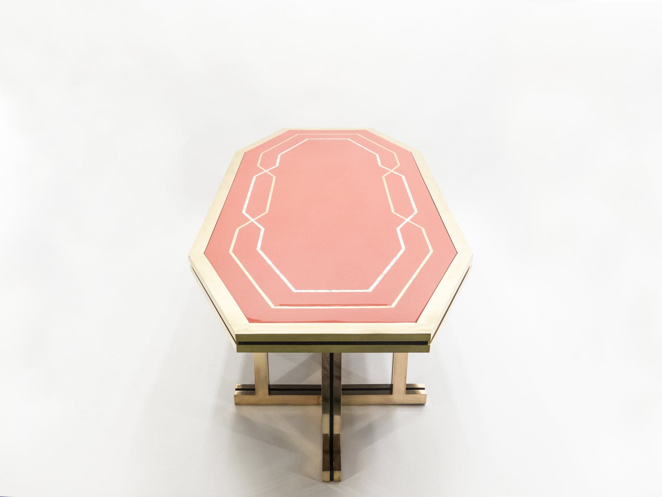 Table à Manger Maison Jansen en Laque Rouge et Laiton – Années 1970