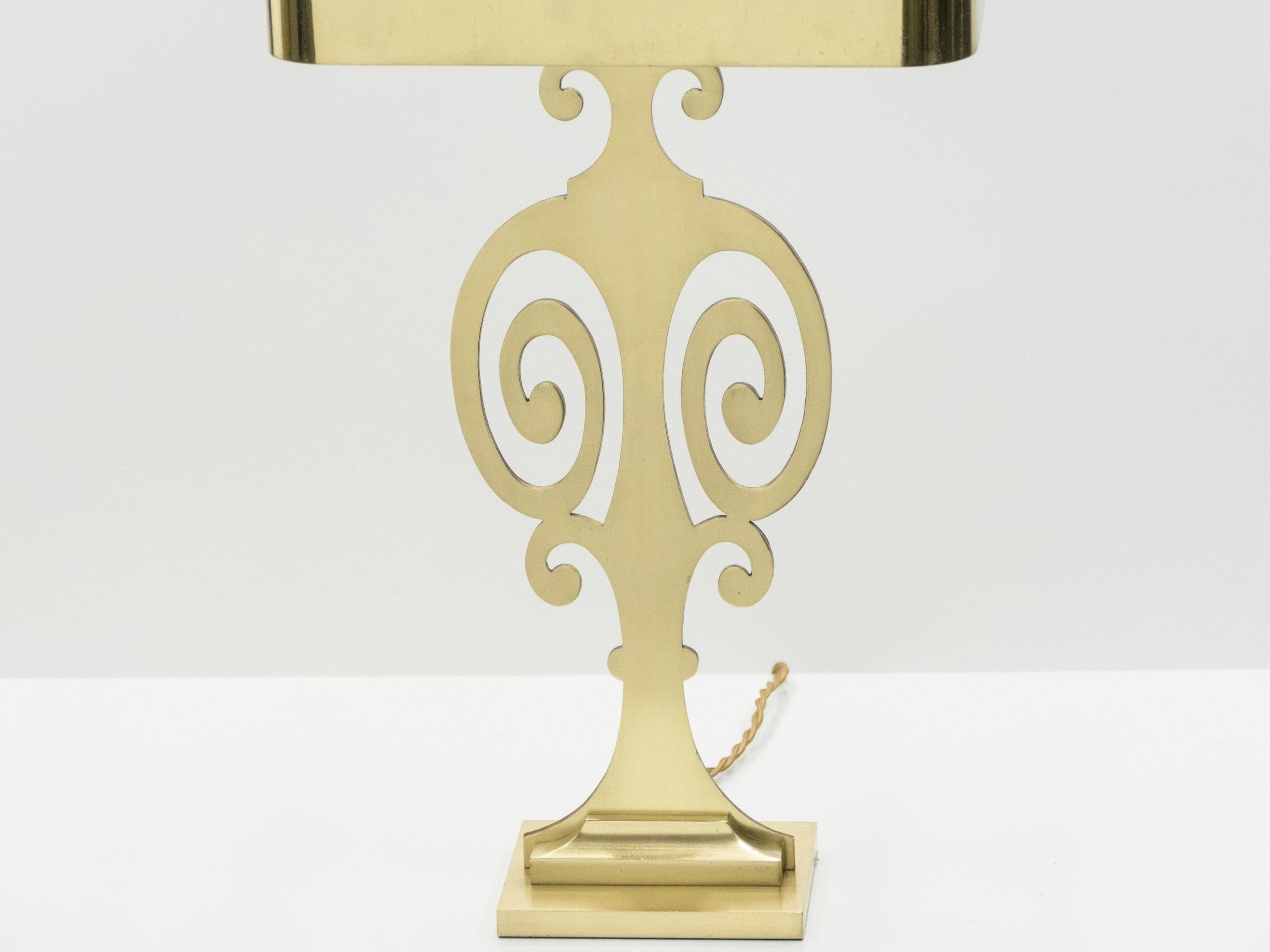 Lampe Néoclassique Maison Charles : Joyau en Laiton des Années 70