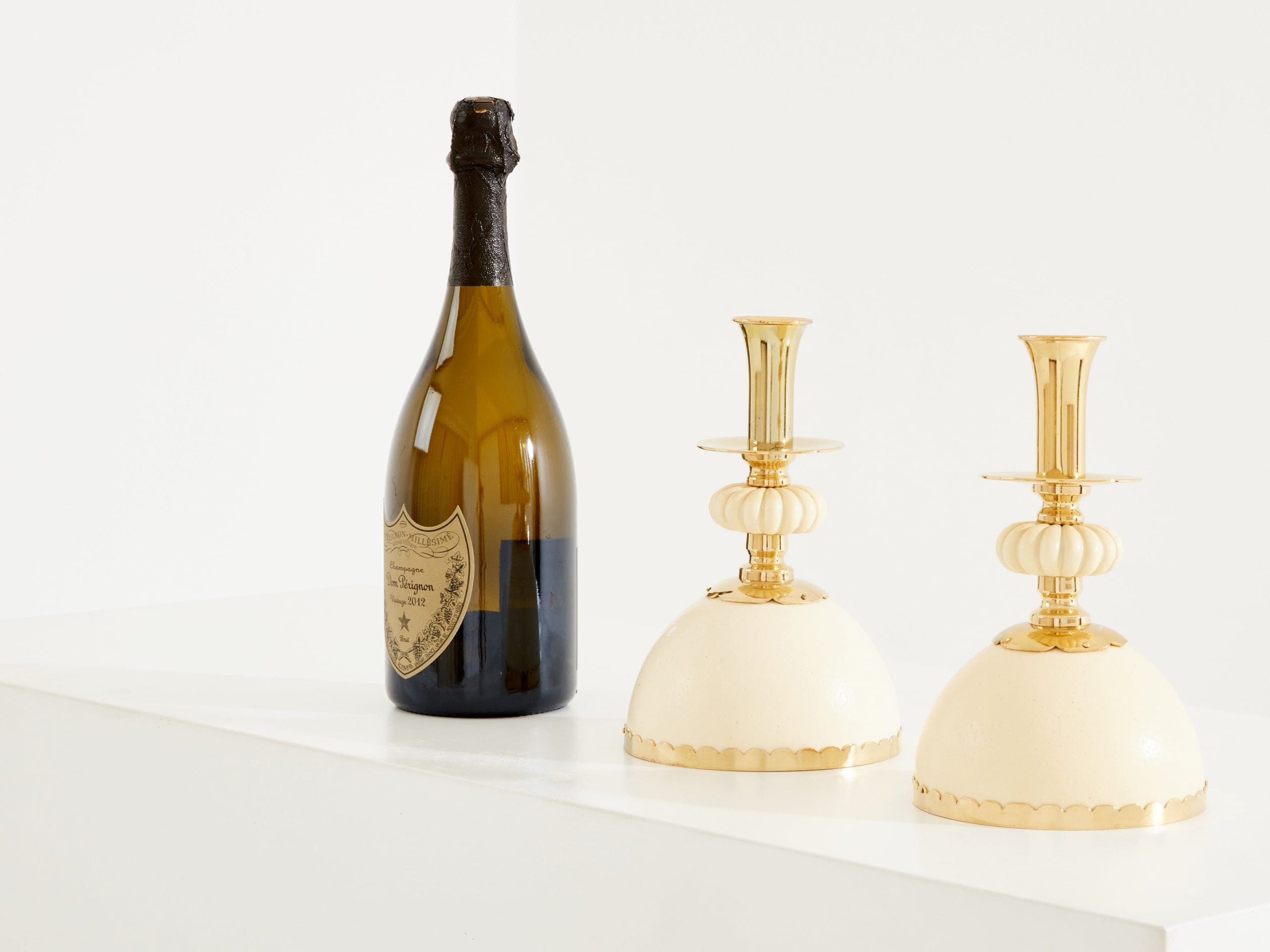 Christian Dior – Paire de bougeoirs œufs d’Autruche, laiton – 1970