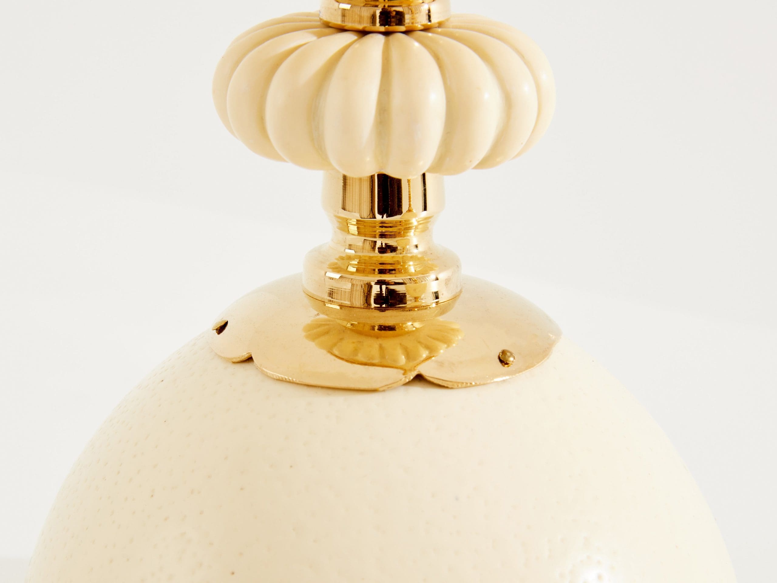 Christian Dior – Paire de bougeoirs œufs d’Autruche, laiton – 1970