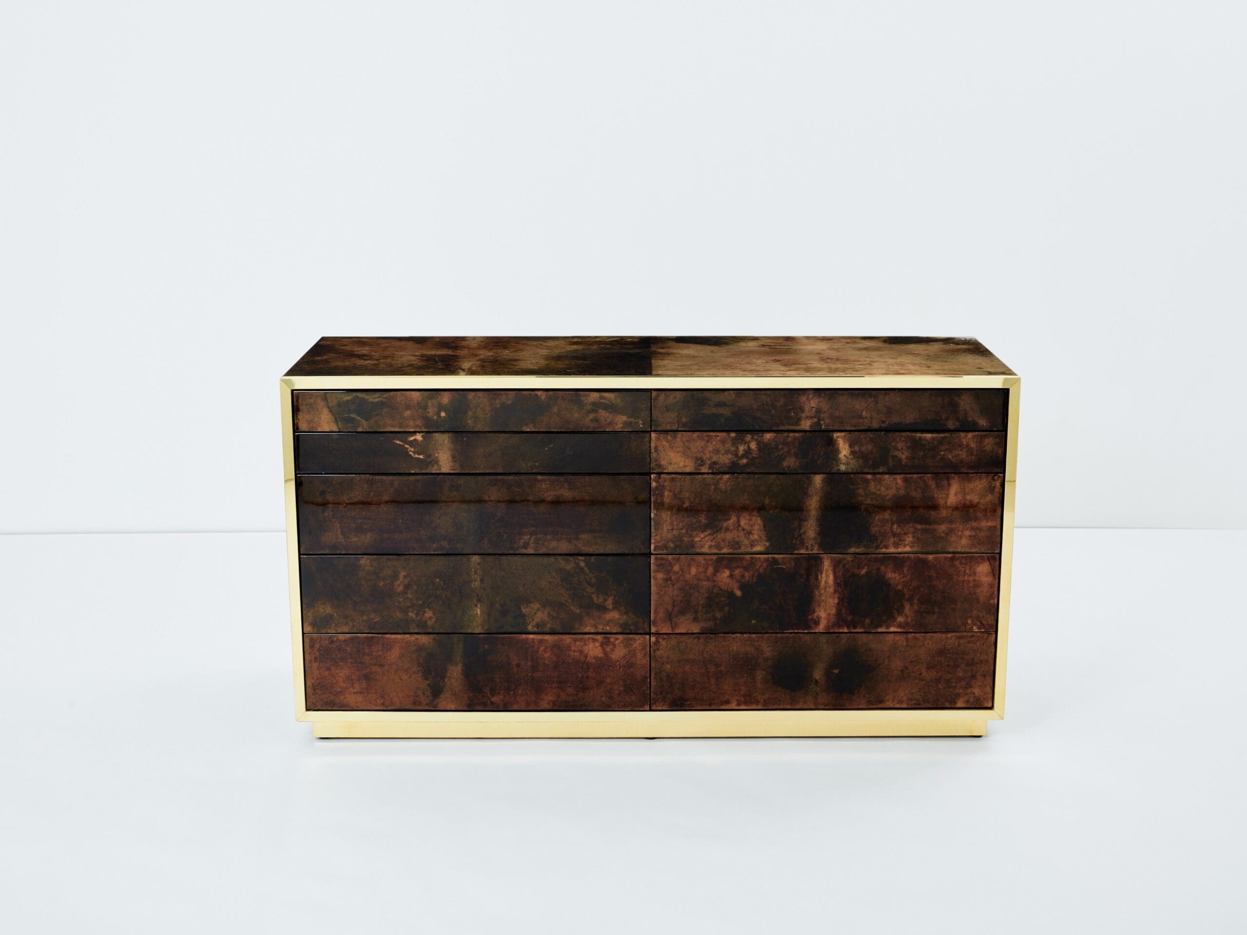Commode en Peau de Chèvre Parcheminée et Laiton par Aldo Tura, Années 1960