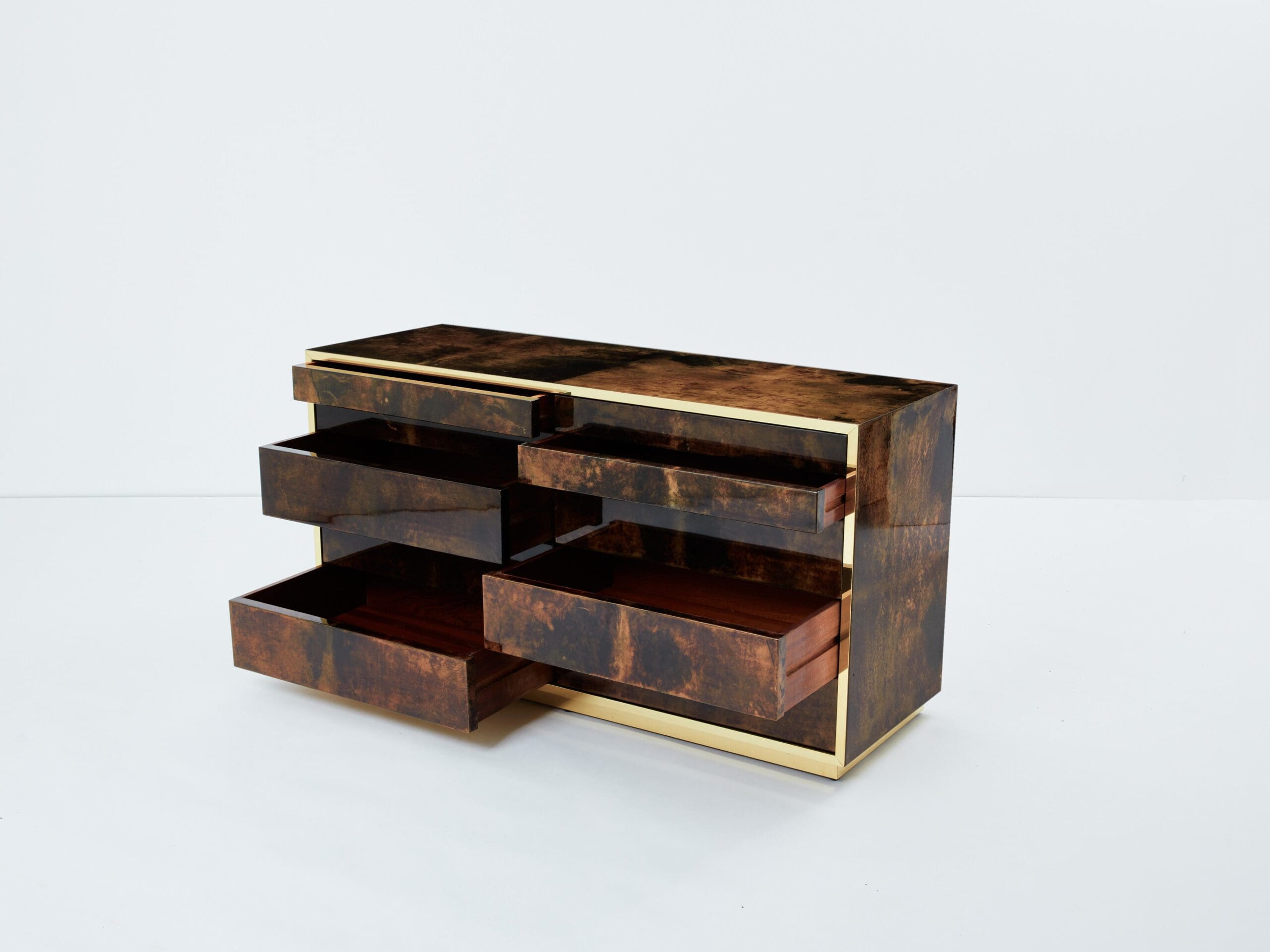 Commode en Peau de Chèvre Parcheminée et Laiton par Aldo Tura, Années 1960