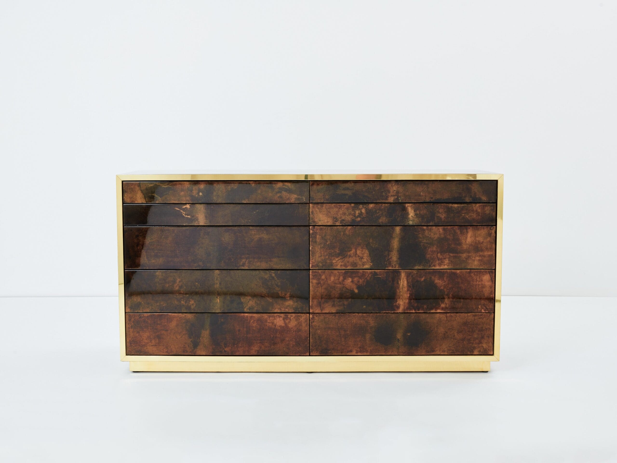 Commode en Peau de Chèvre Parcheminée et Laiton par Aldo Tura, Années 1960