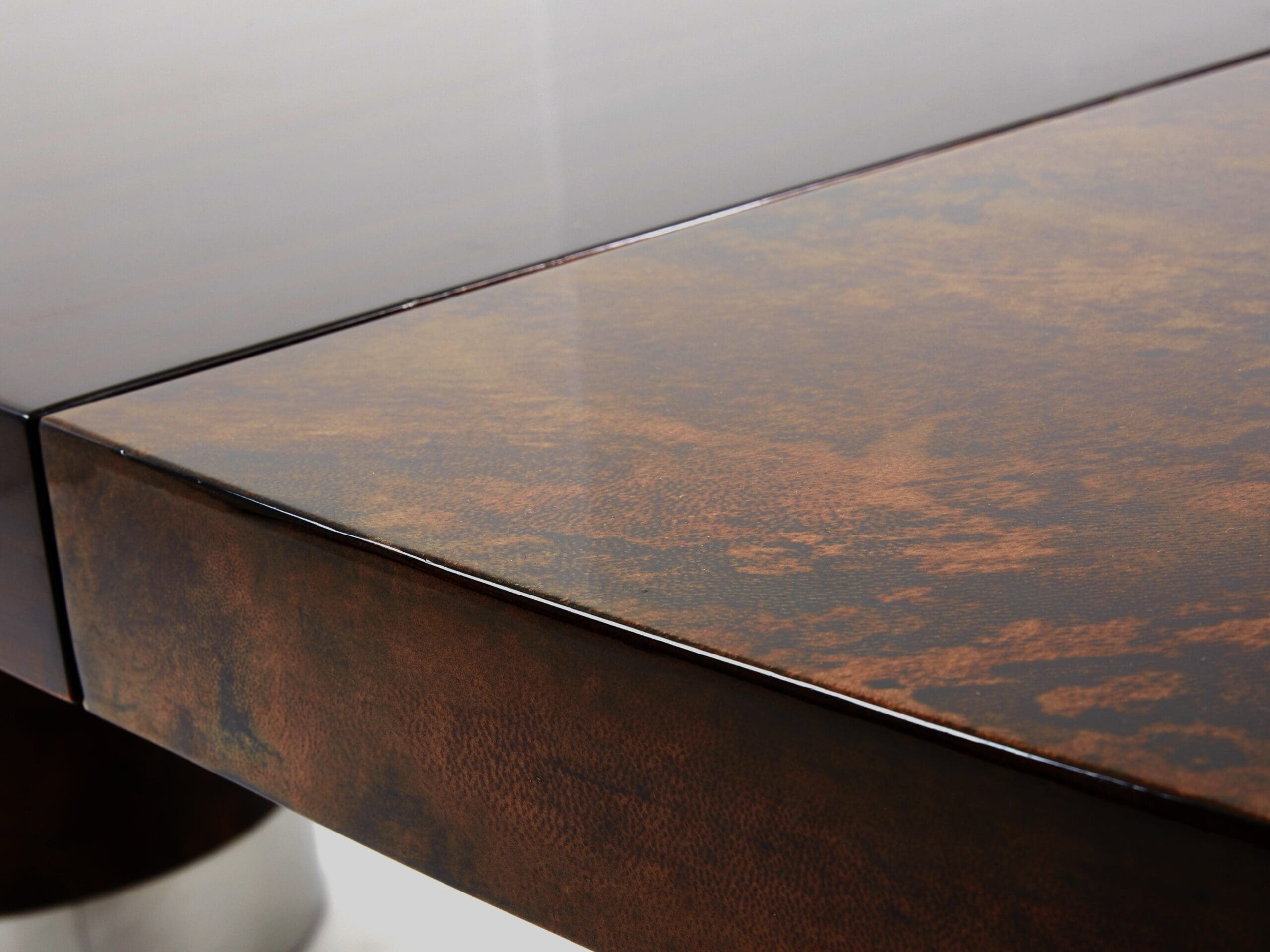 Table à Manger en Parchemin de Chèvre Laqué par Aldo Tura, Années 1960