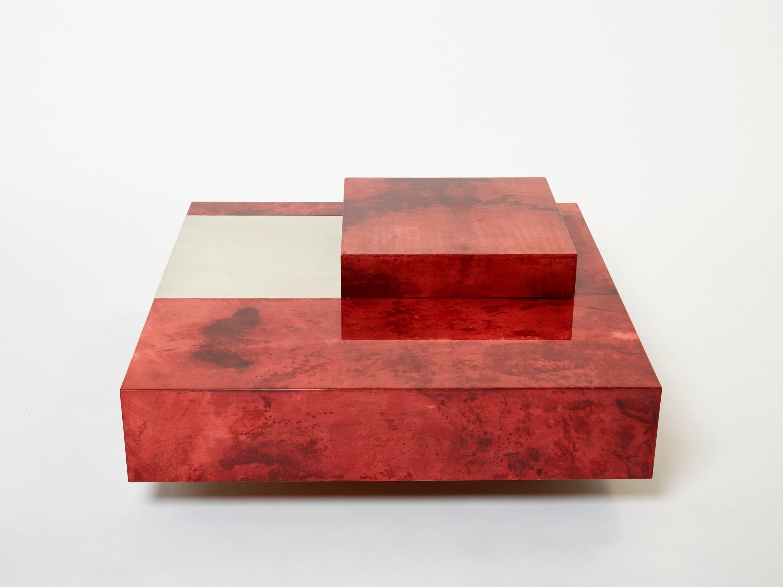 Table basse Aldo Tura en parchemin de chèvre rouge cerise et acier, années 1960