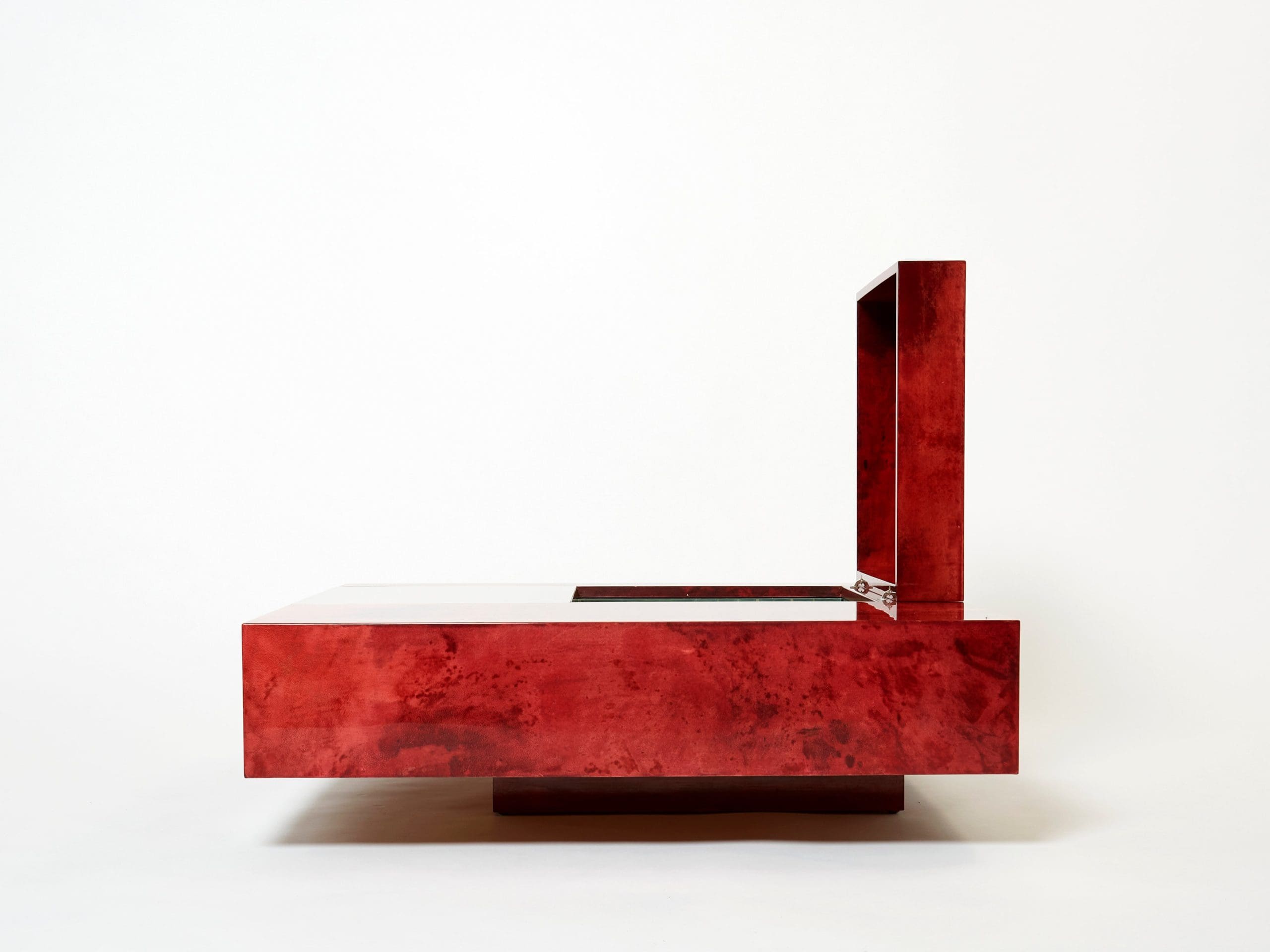 Table basse Aldo Tura en parchemin de chèvre rouge cerise et acier, années 1960