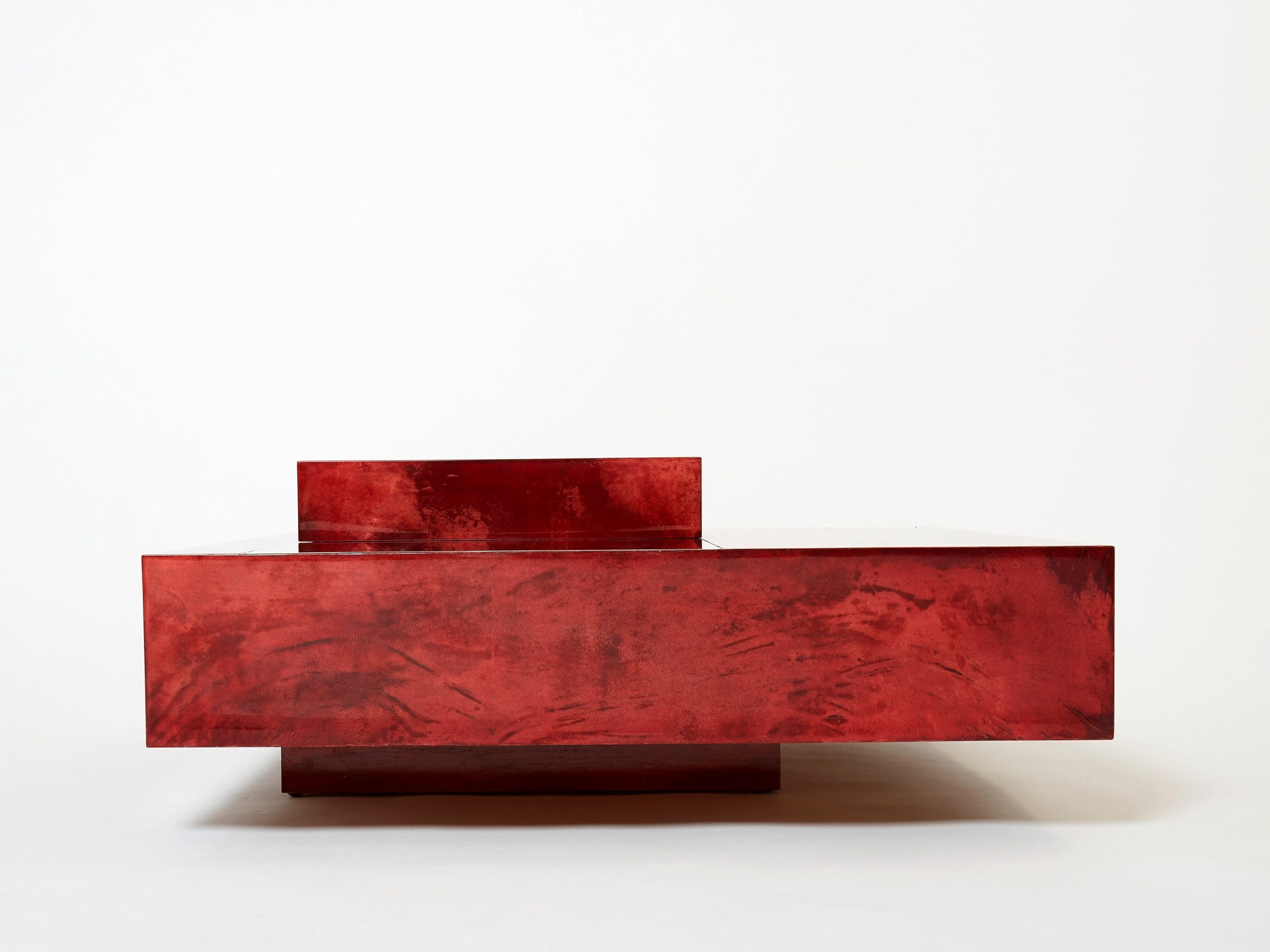 Table basse Aldo Tura en parchemin de chèvre rouge cerise et acier, années 1960