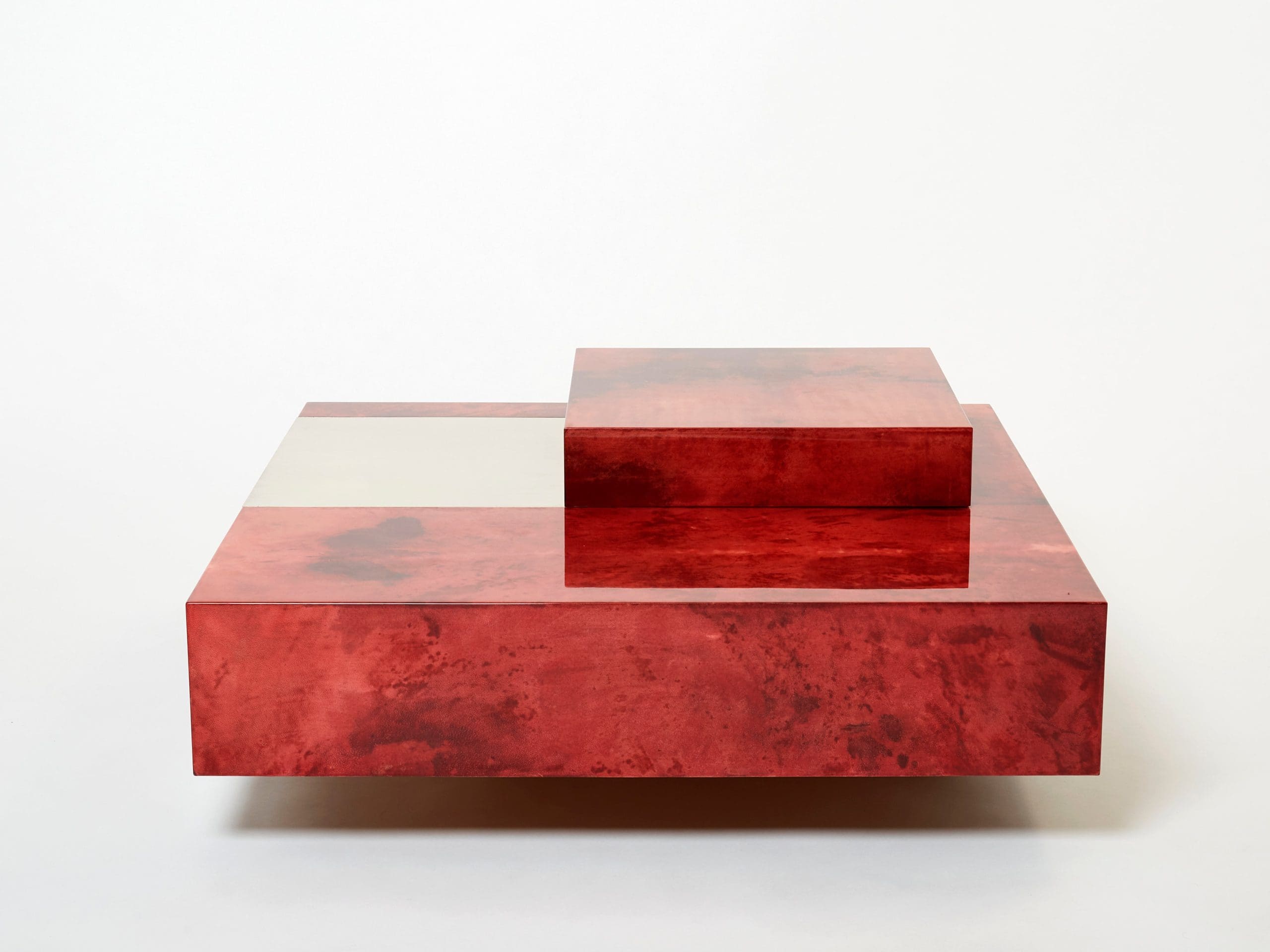 Table basse Aldo Tura en parchemin de chèvre rouge cerise et acier, années 1960