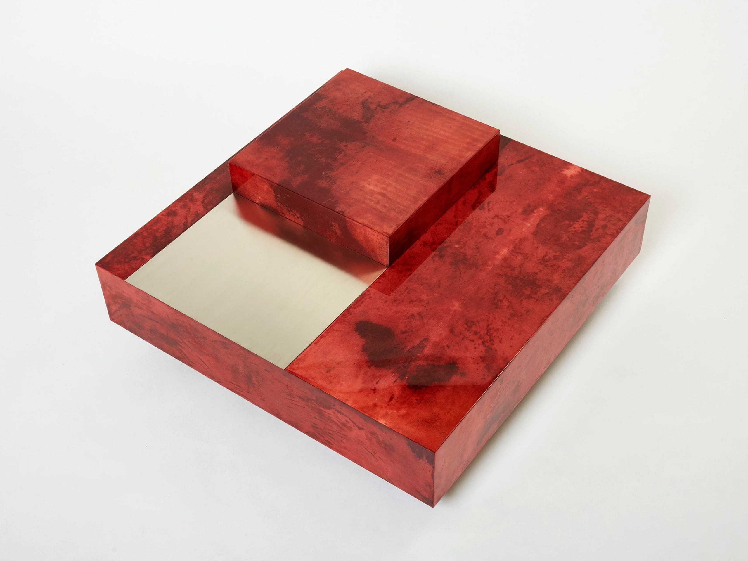 Table basse Aldo Tura en parchemin de chèvre rouge cerise et acier, années 1960