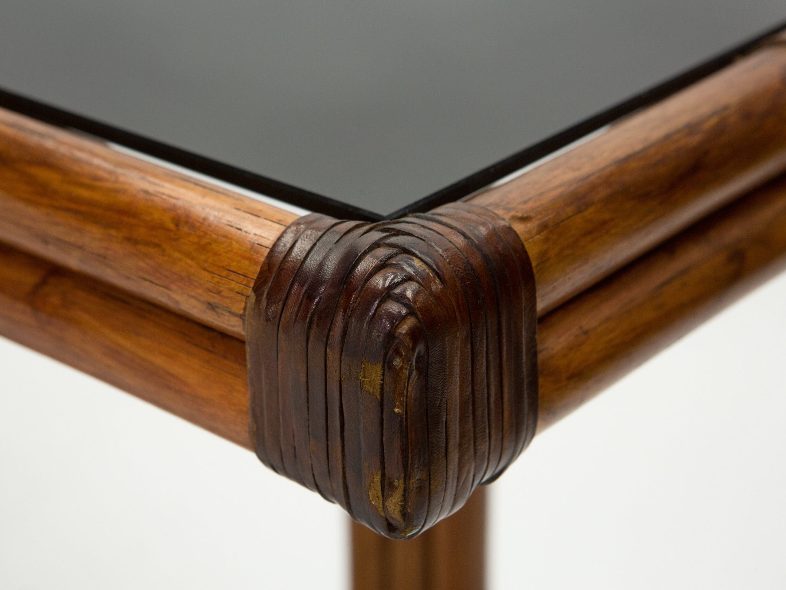 Table Console en Bambou et Laiton avec Plateau en Verre Noir – Années 1970