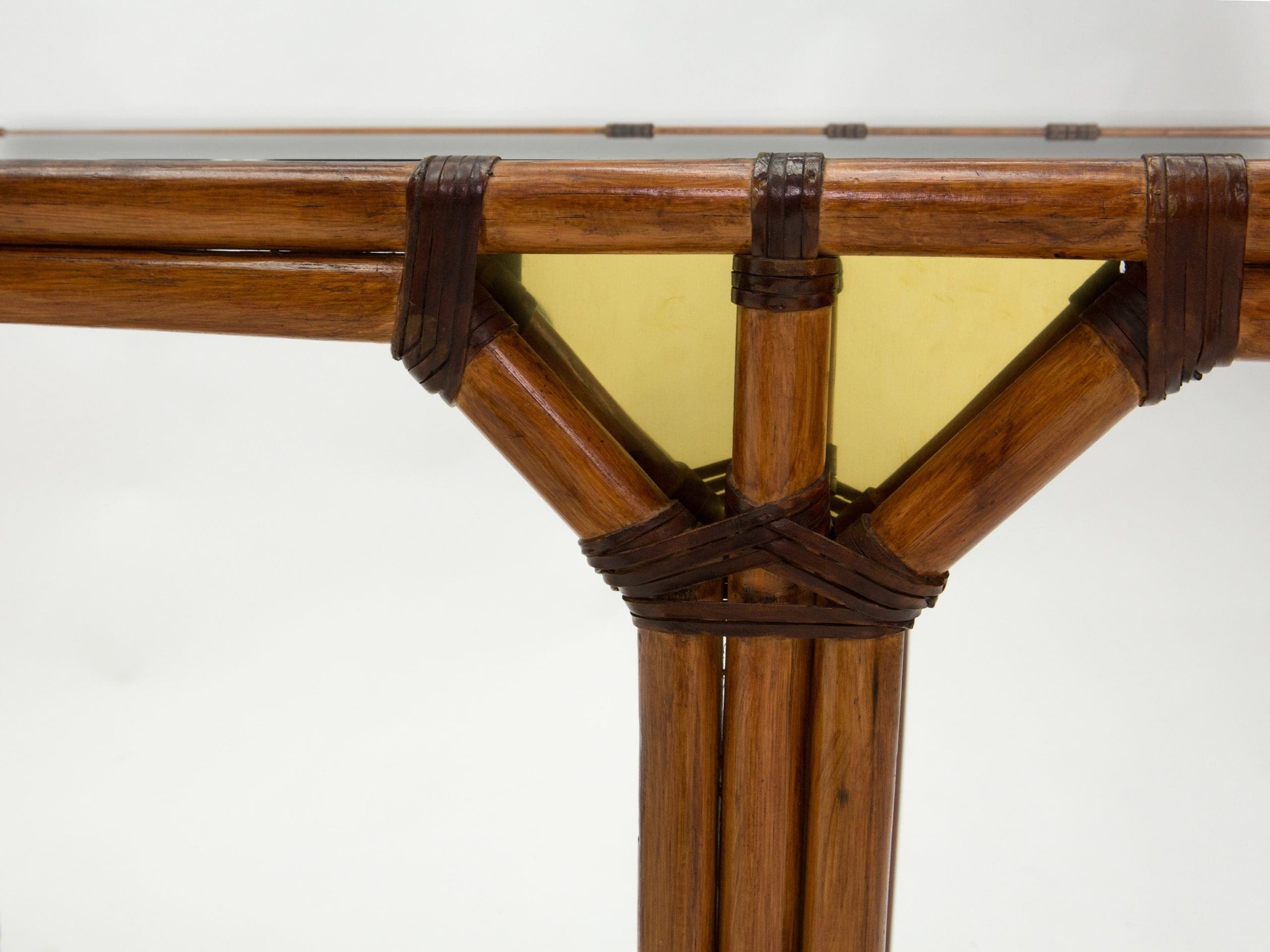 Table Console en Bambou et Laiton avec Plateau en Verre Noir – Années 1970