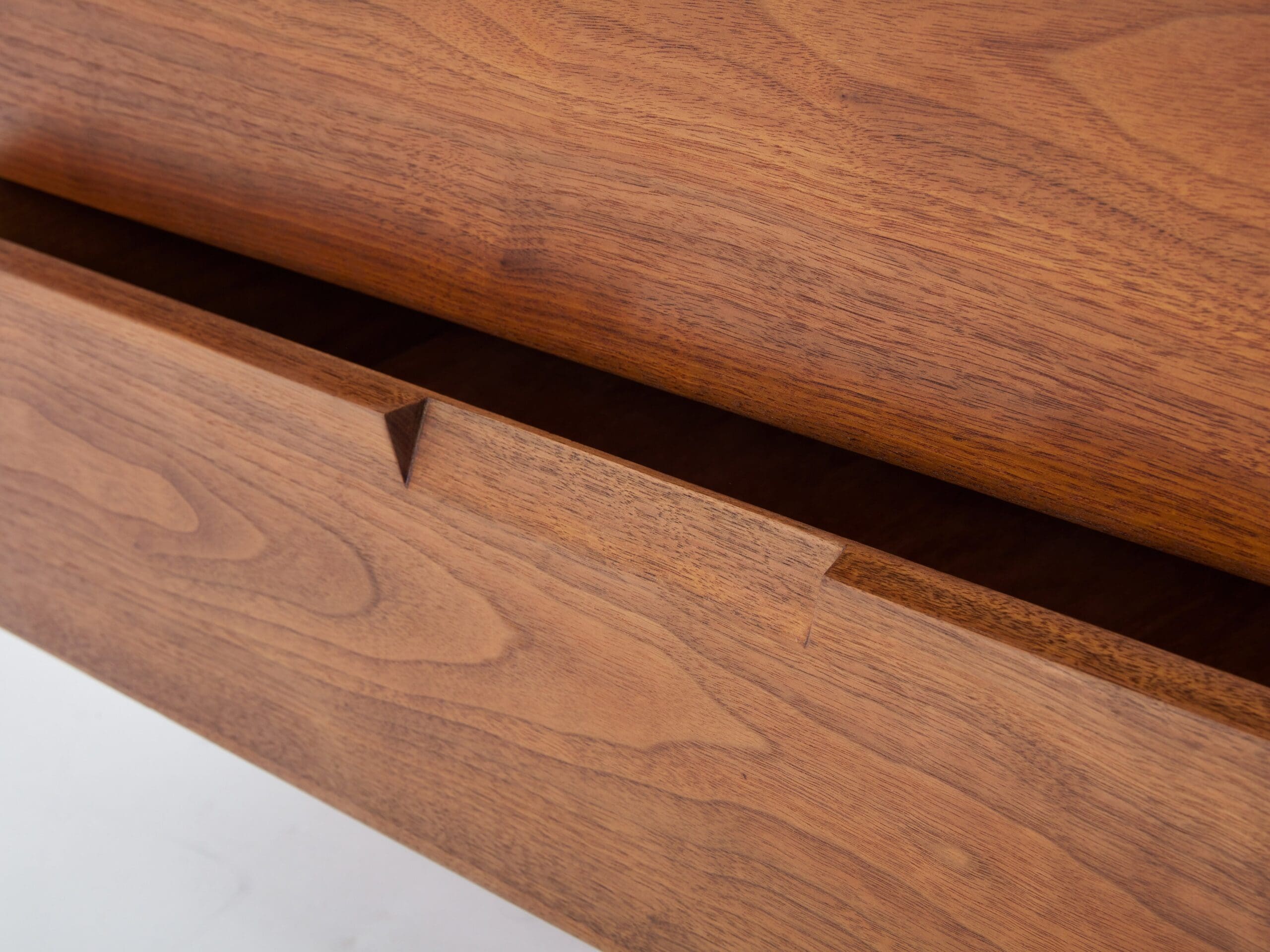Commode en noyer noir américain de George Nakashima, 1955