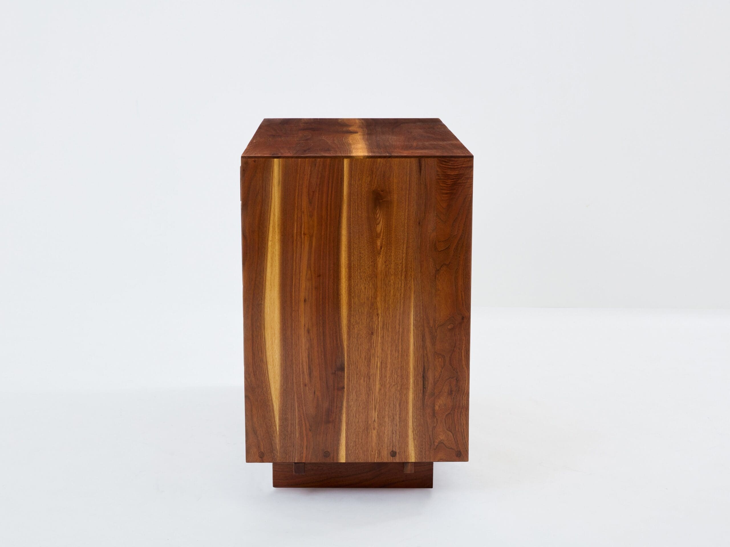 Commode en noyer noir américain de George Nakashima, 1955