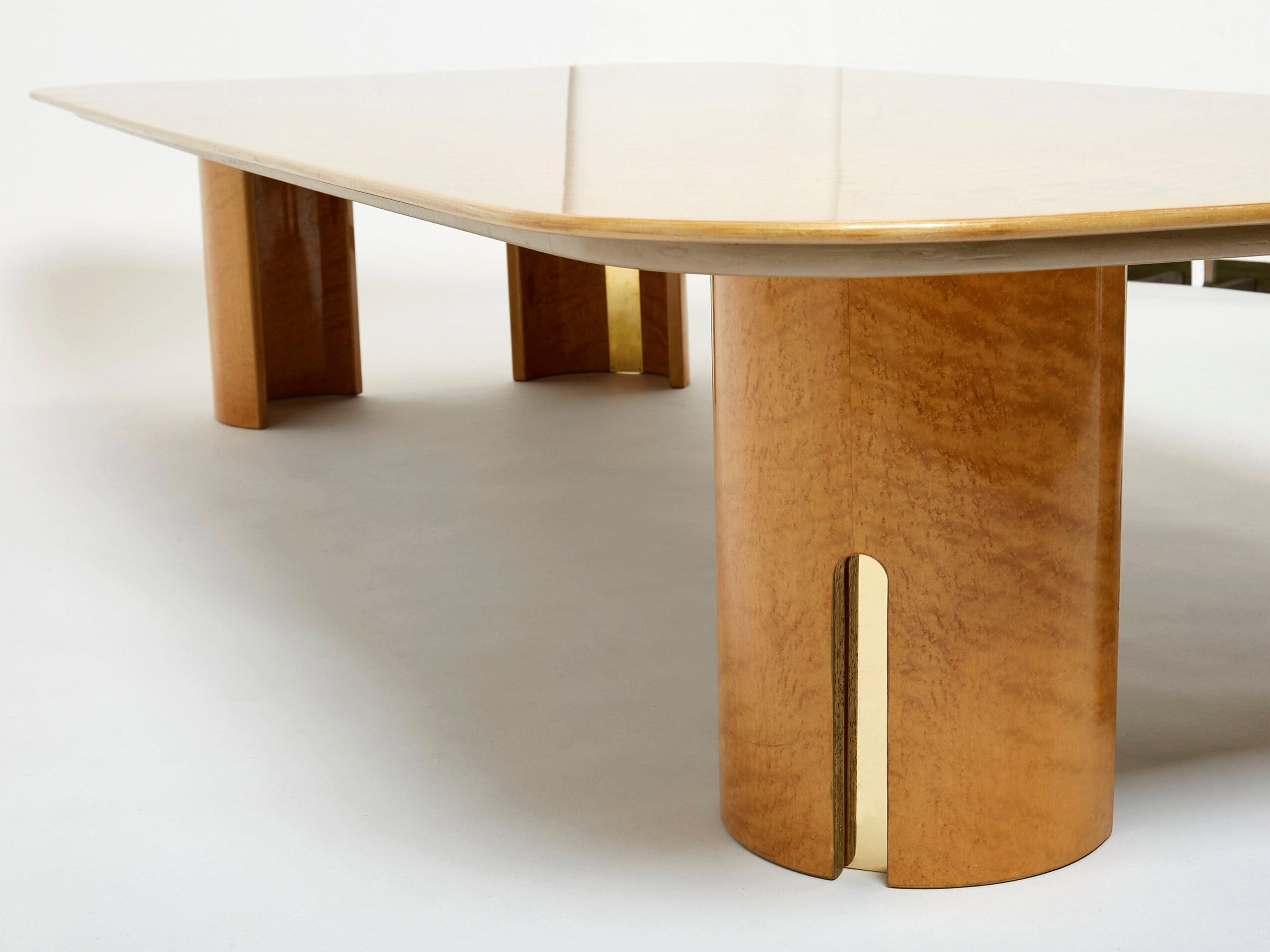Table Basse en Érable et Laiton Signée Giovanni Offredi pour Saporiti, Années 1980