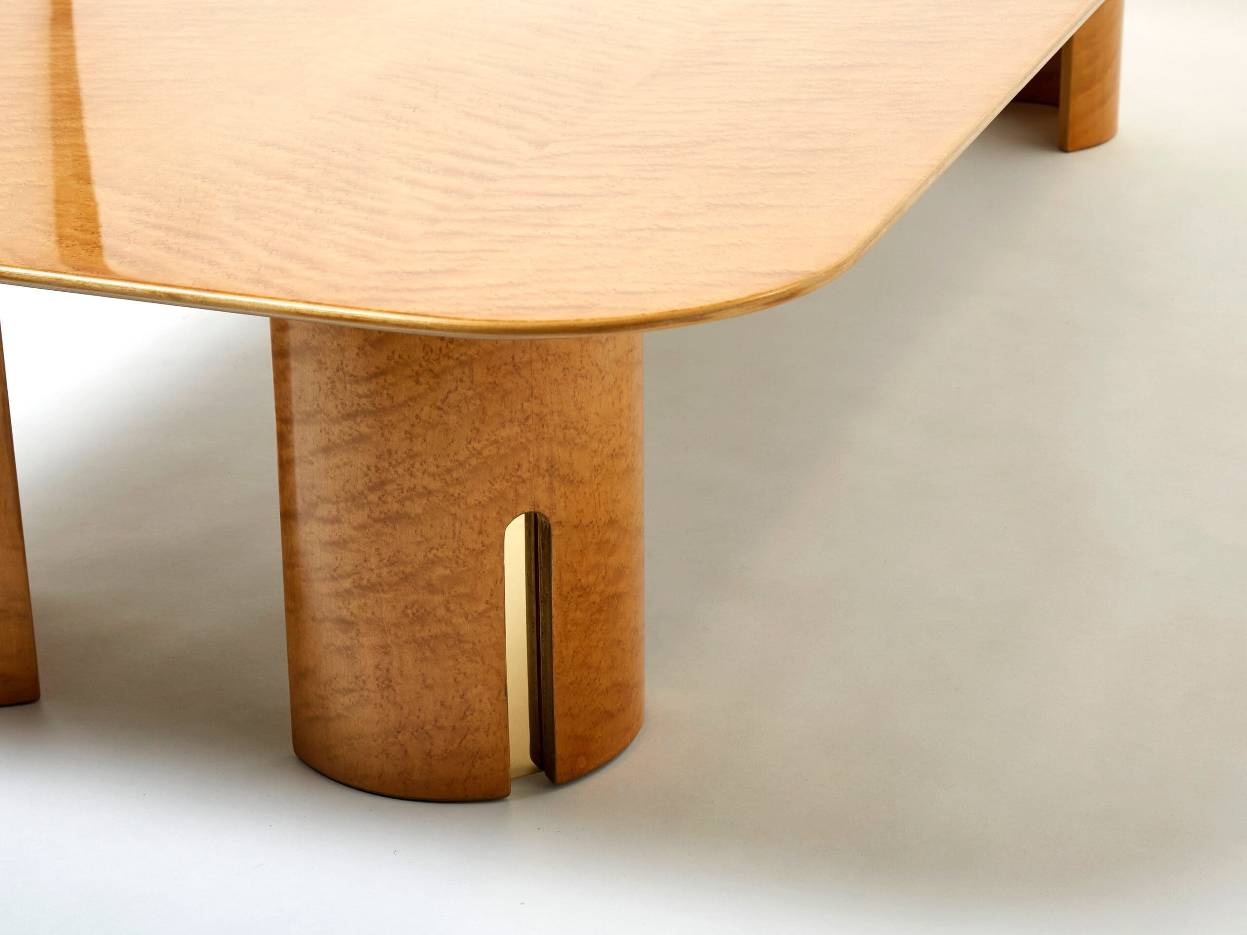 Table Basse en Érable et Laiton Signée Giovanni Offredi pour Saporiti, Années 1980