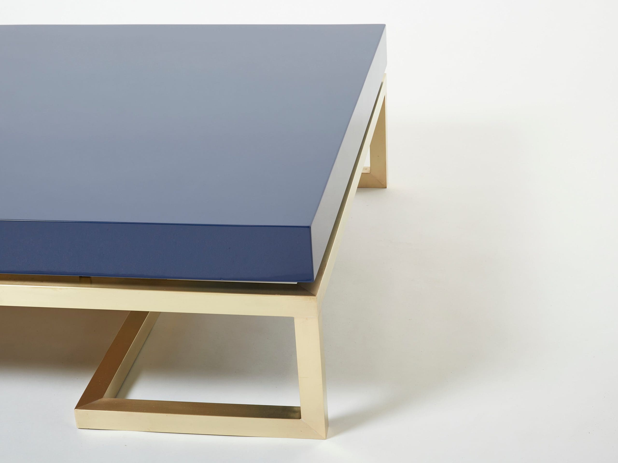 Table basse en laiton et laque bleu marine par Guy Lefevre pour Maison Jansen, fin des années 1970