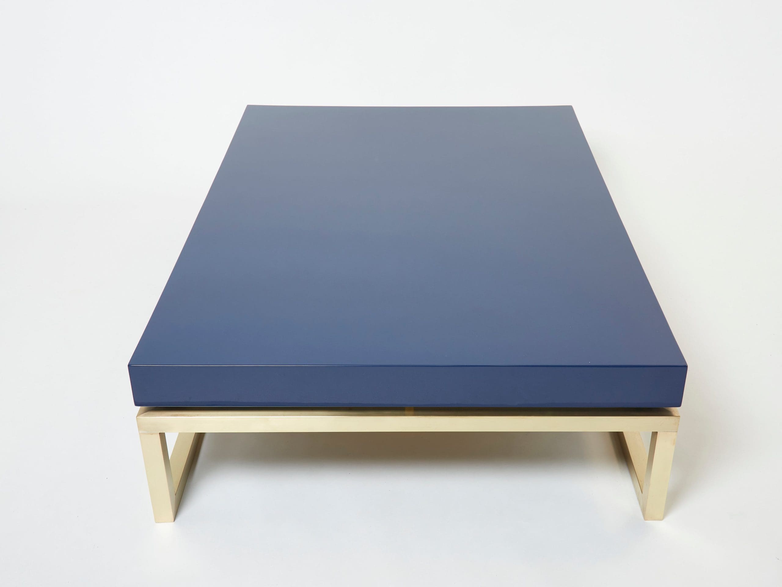 Table basse en laiton et laque bleu marine par Guy Lefevre pour Maison Jansen, fin des années 1970