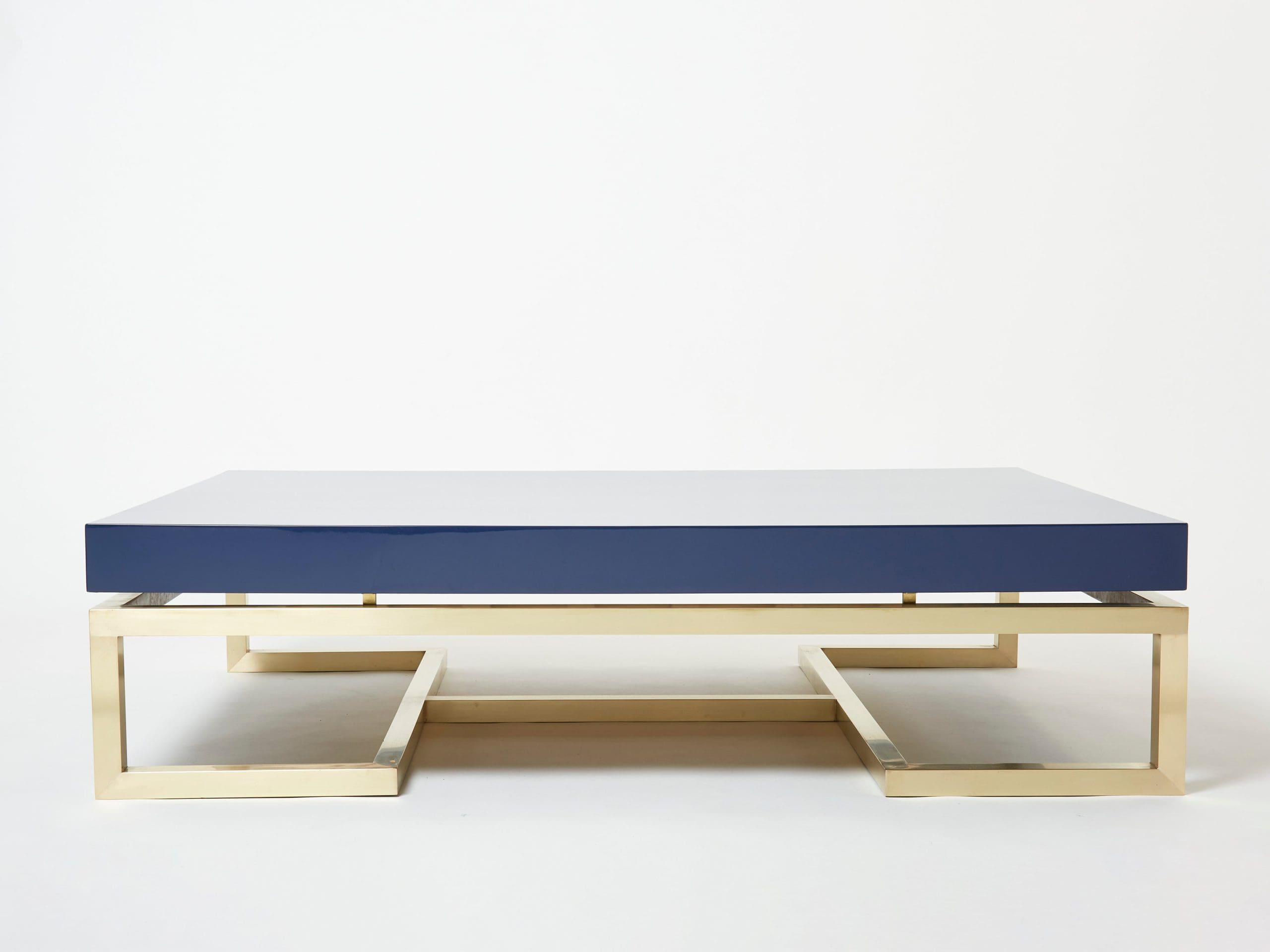 Table basse en laiton et laque bleu marine par Guy Lefevre pour Maison Jansen, fin des années 1970