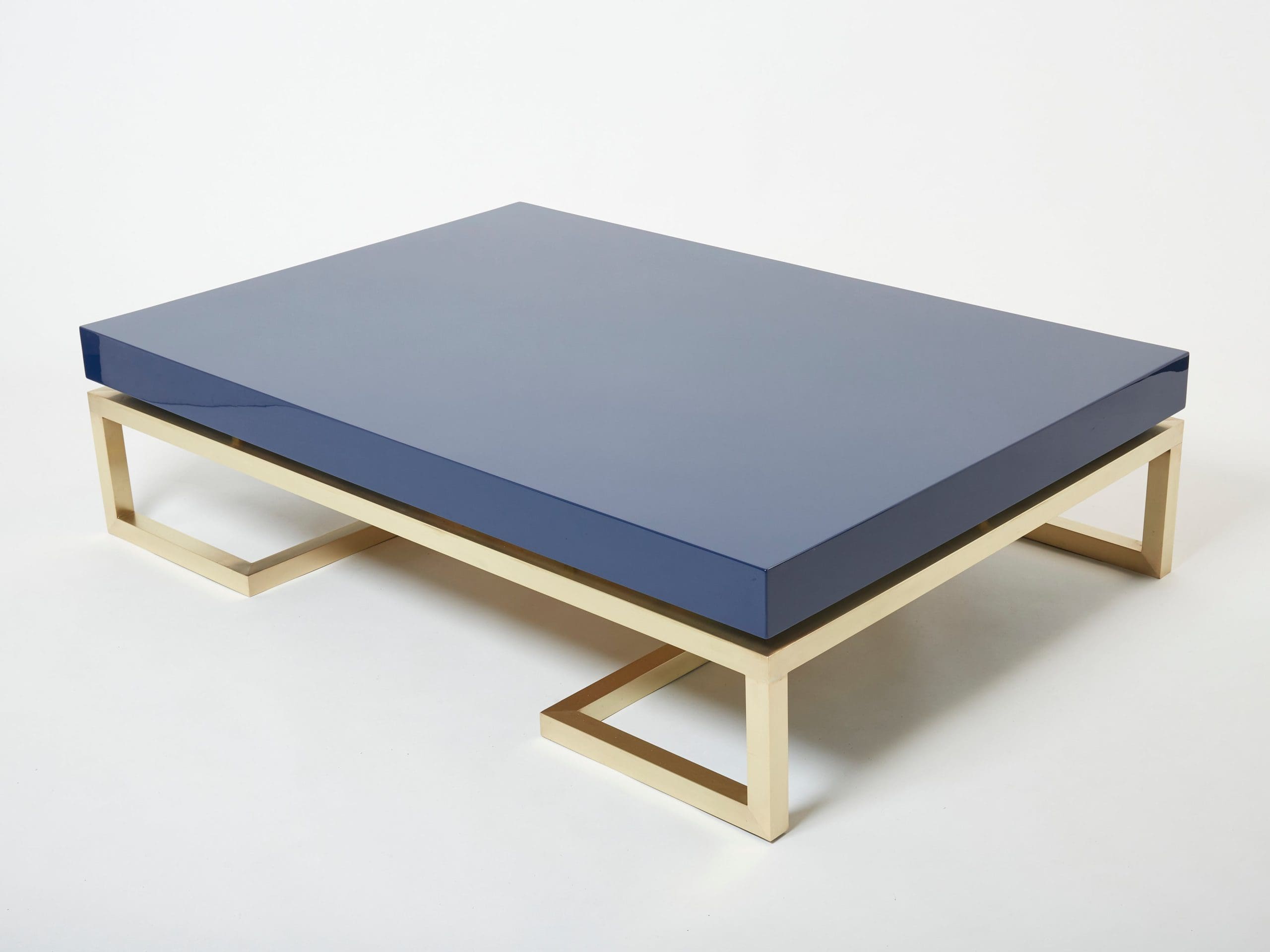 Table basse en laiton et laque bleu marine par Guy Lefevre pour Maison Jansen, fin des années 1970