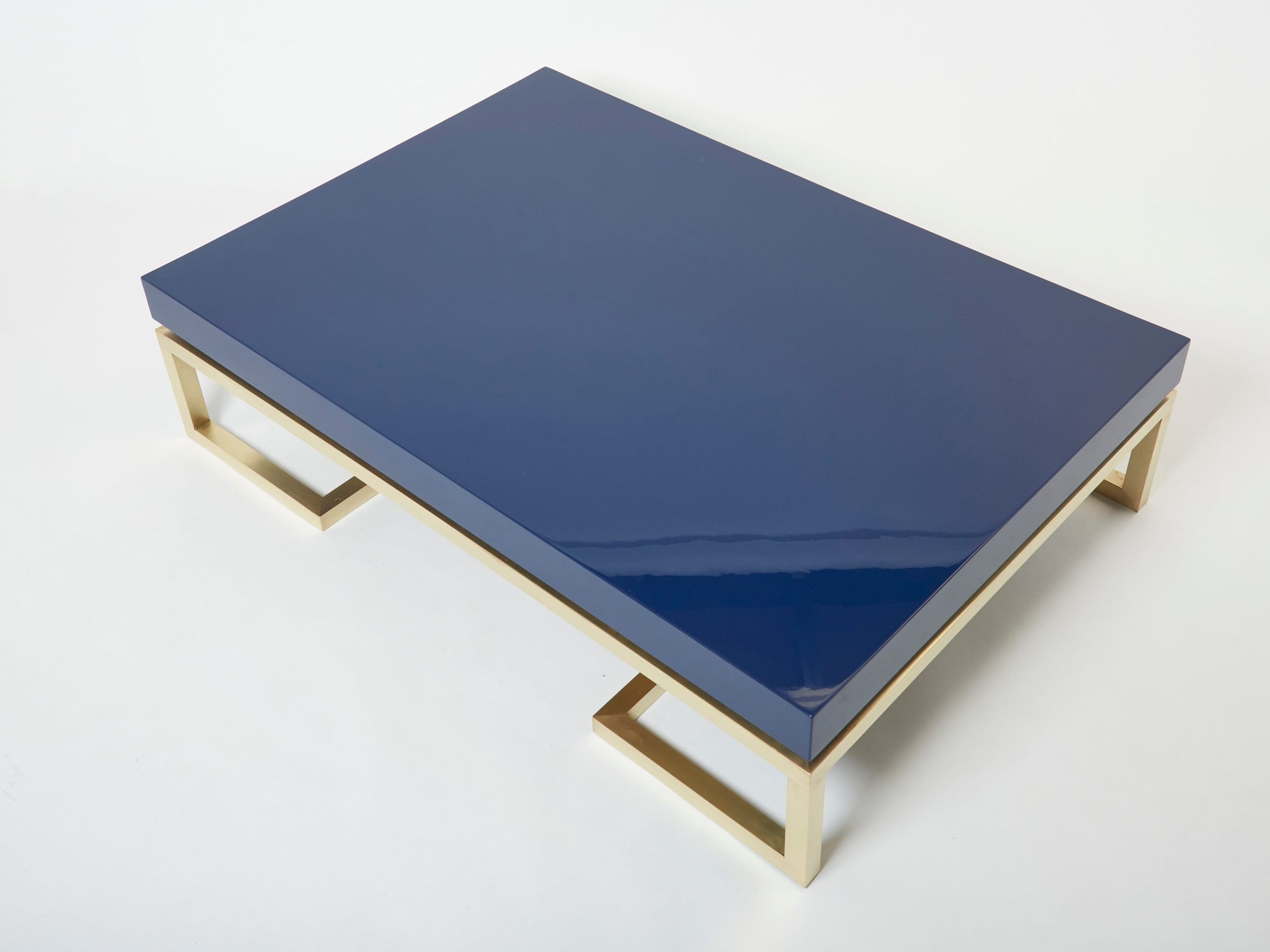 Table basse en laiton et laque bleu marine par Guy Lefevre pour Maison Jansen, fin des années 1970