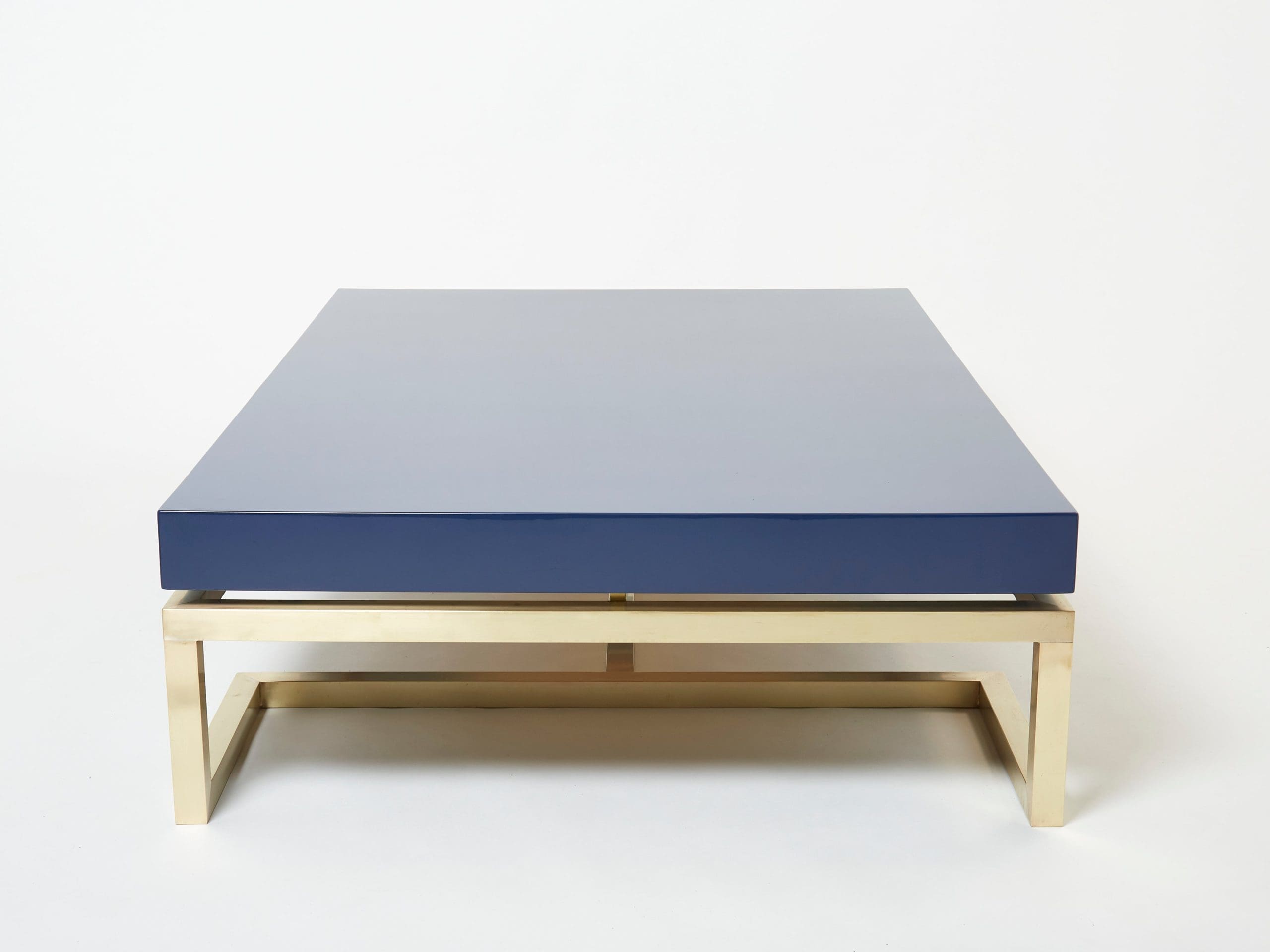 Table basse en laiton et laque bleu marine par Guy Lefevre pour Maison Jansen, fin des années 1970