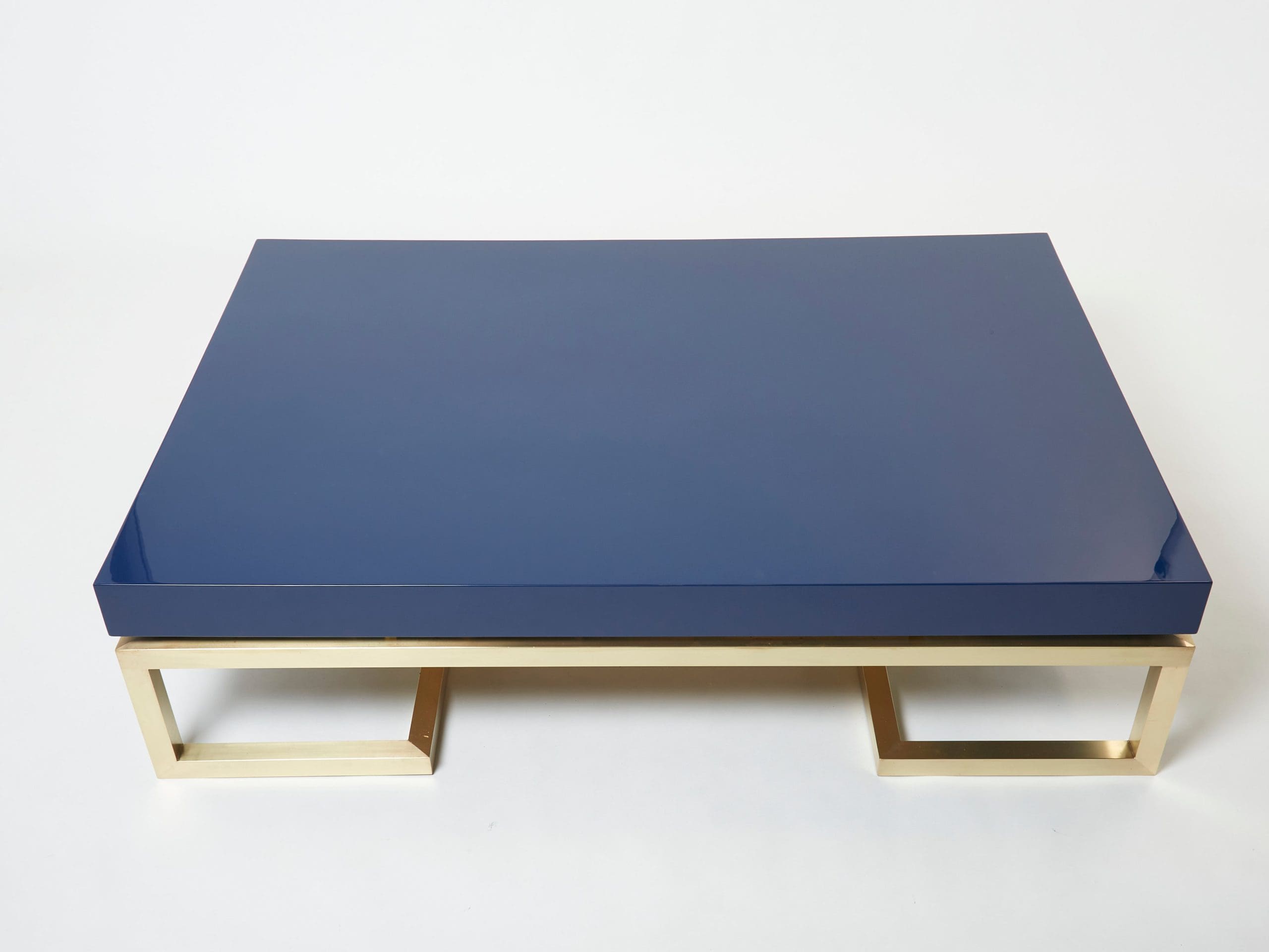 Table basse en laiton et laque bleu marine par Guy Lefevre pour Maison Jansen, fin des années 1970