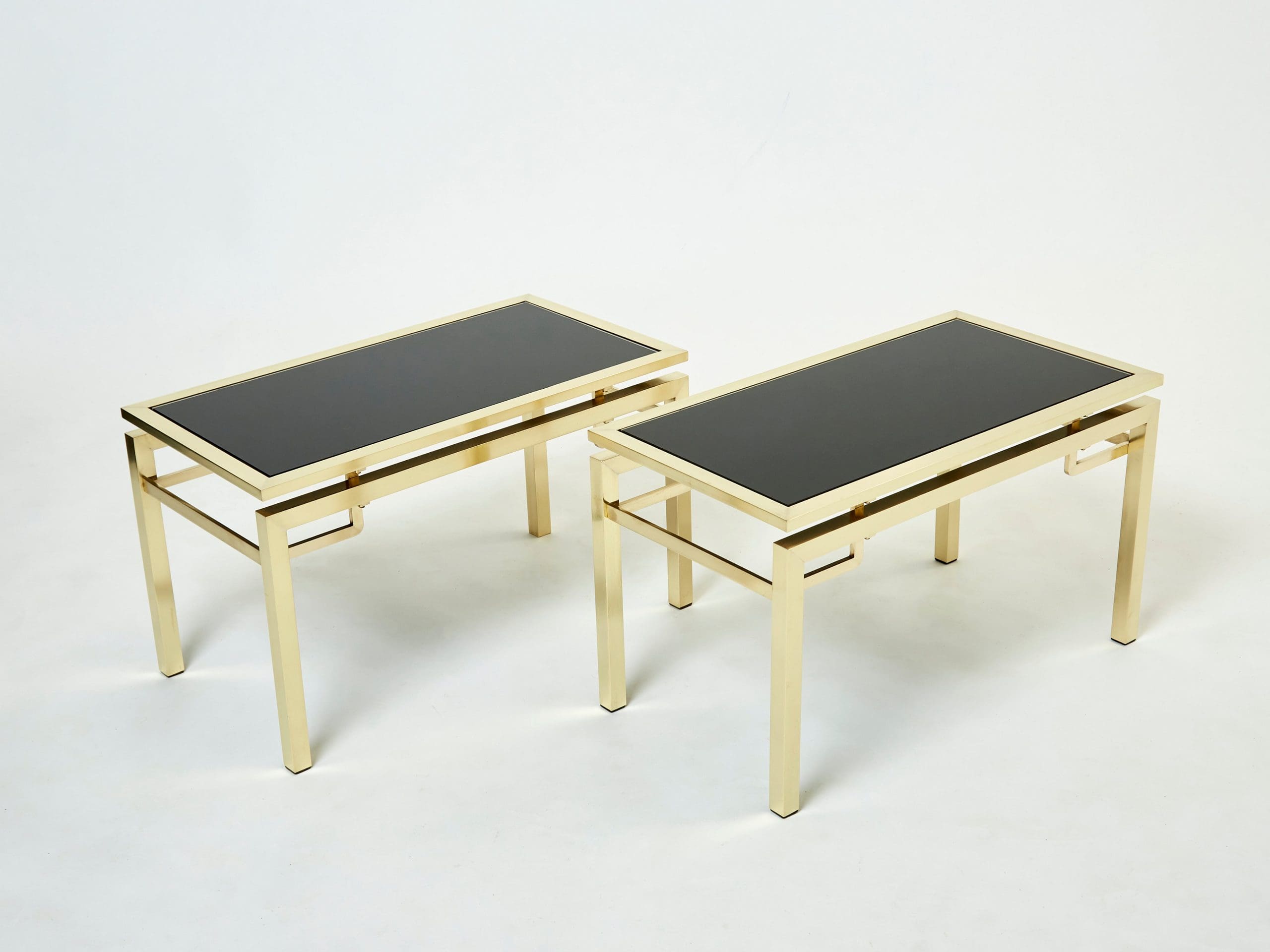 Tables d’appoint en laiton et verre noir opalin par Guy Lefevre pour Maison Jansen, années 1970