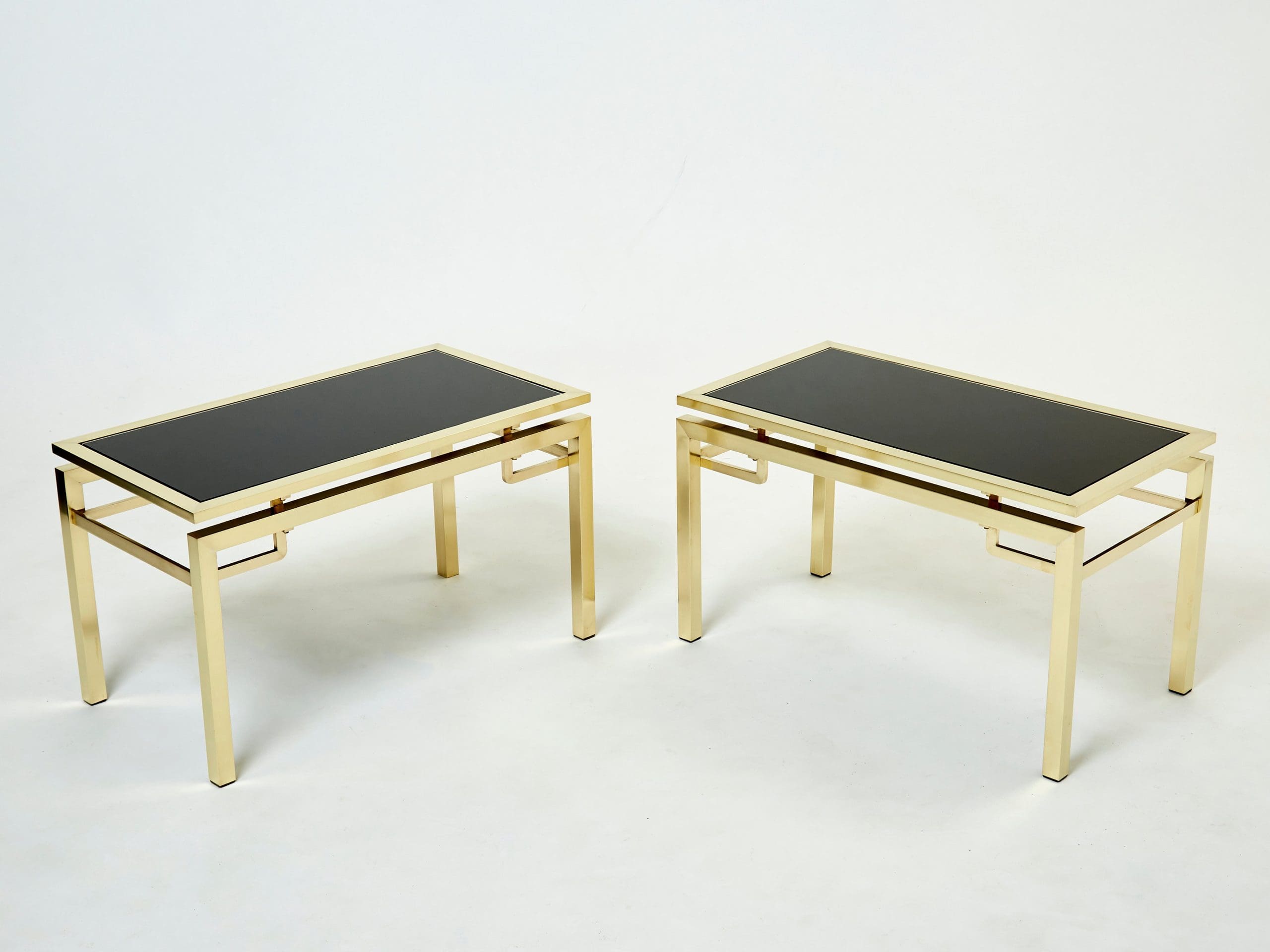 Tables d’appoint en laiton et verre noir opalin par Guy Lefevre pour Maison Jansen, années 1970
