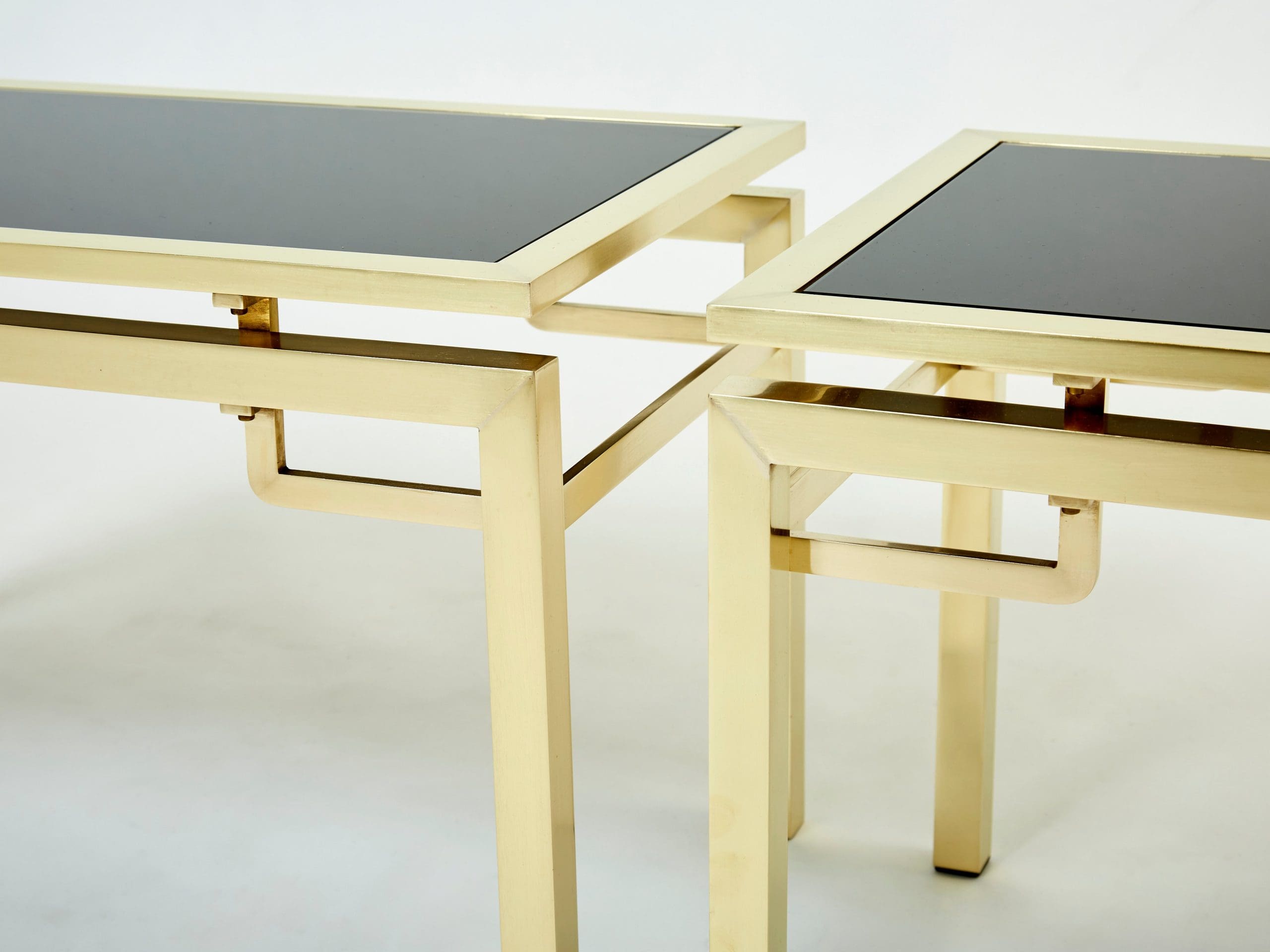 Tables d’appoint en laiton et verre noir opalin par Guy Lefevre pour Maison Jansen, années 1970