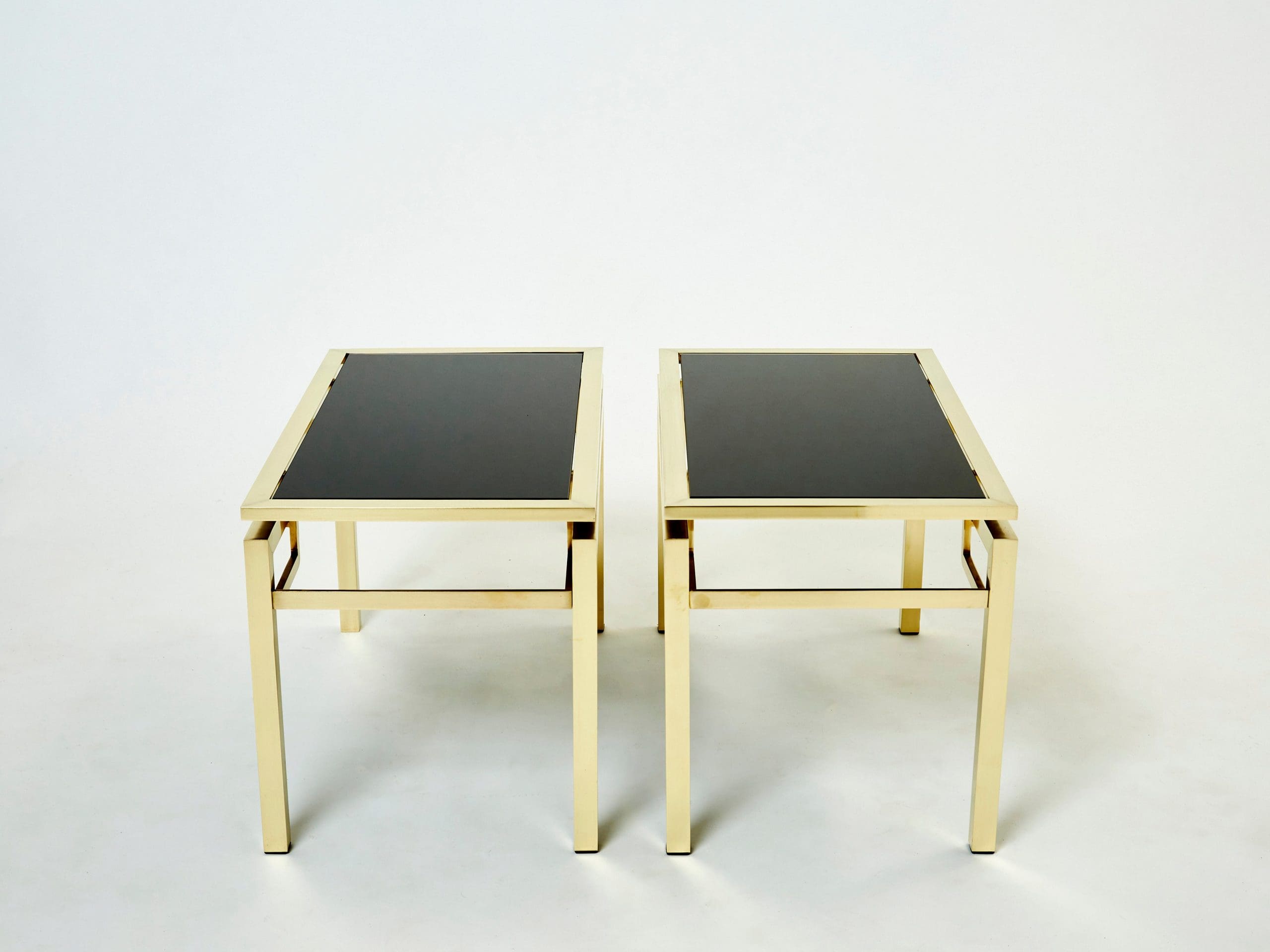 Tables d’appoint en laiton et verre noir opalin par Guy Lefevre pour Maison Jansen, années 1970