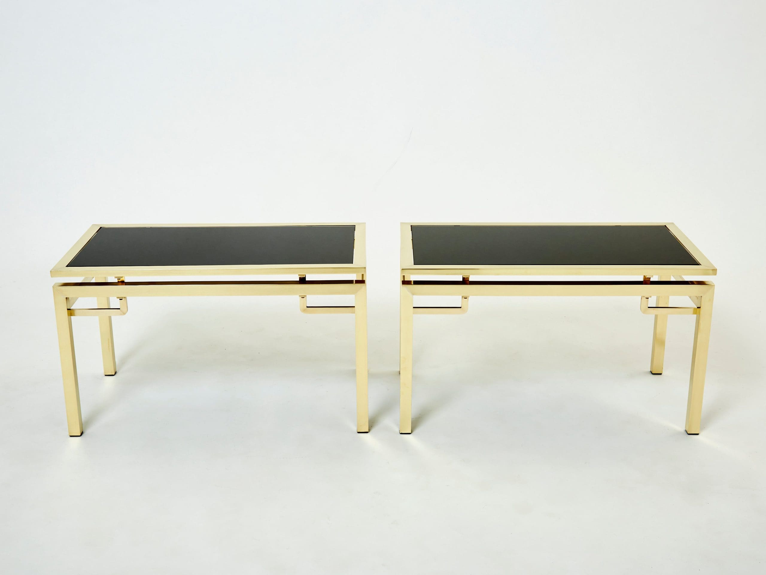 Tables d’appoint en laiton et verre noir opalin par Guy Lefevre pour Maison Jansen, années 1970