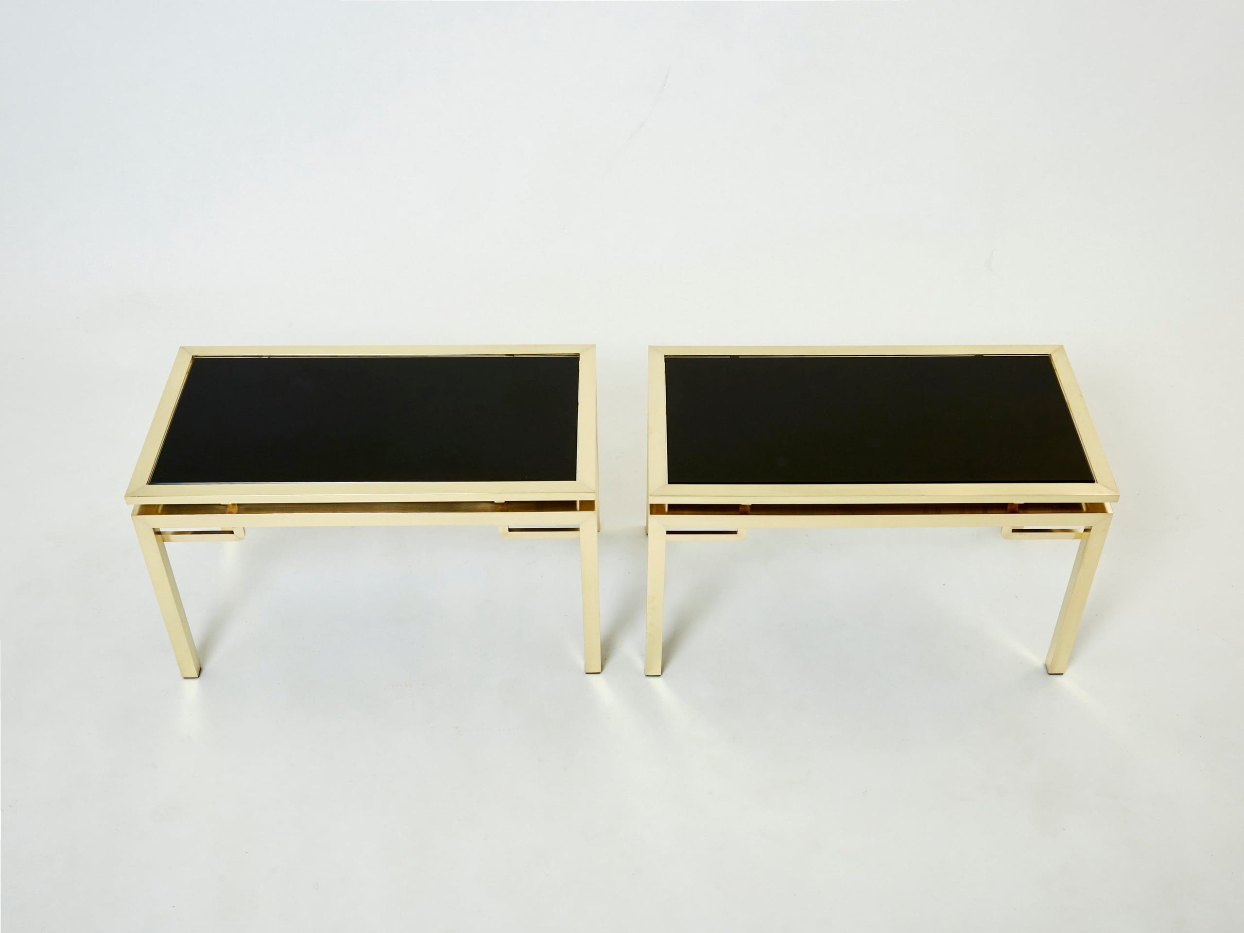 Tables d’appoint en laiton et verre noir opalin par Guy Lefevre pour Maison Jansen, années 1970
