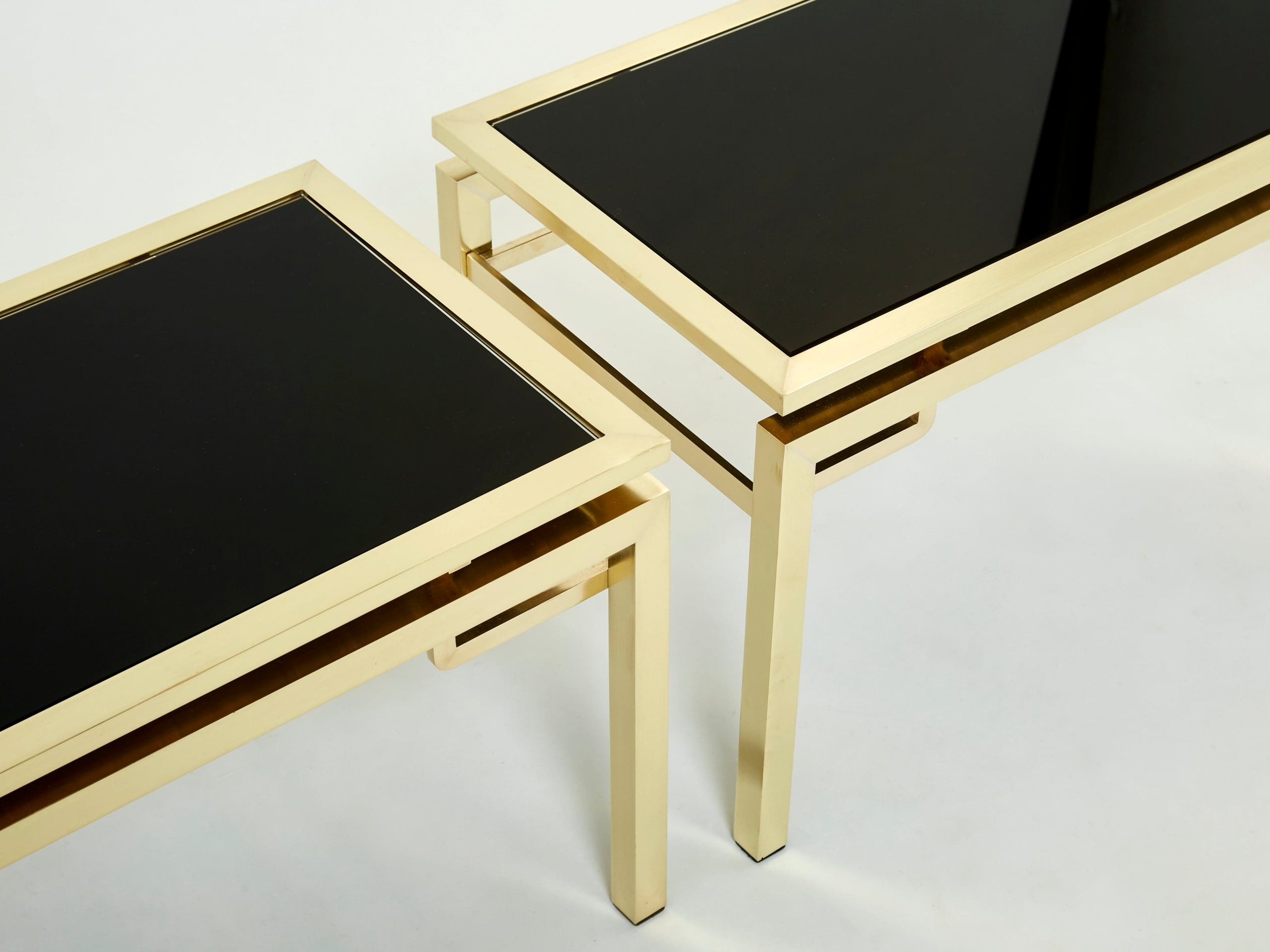 Tables d’appoint en laiton et verre noir opalin par Guy Lefevre pour Maison Jansen, années 1970
