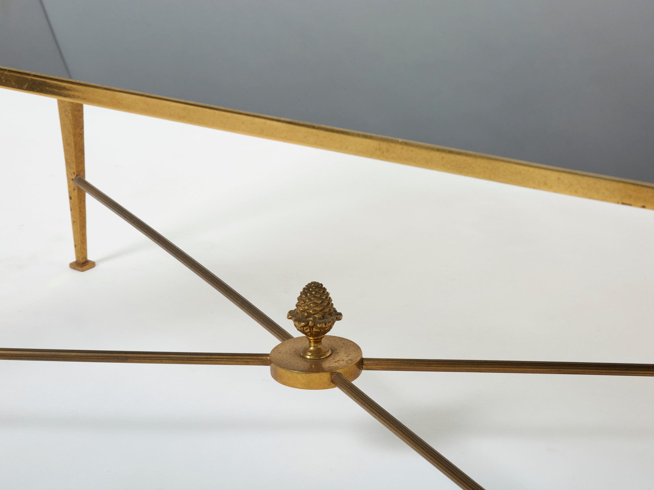 Table basse Maison Ramsay en fer forgé doré et opaline (1960s)