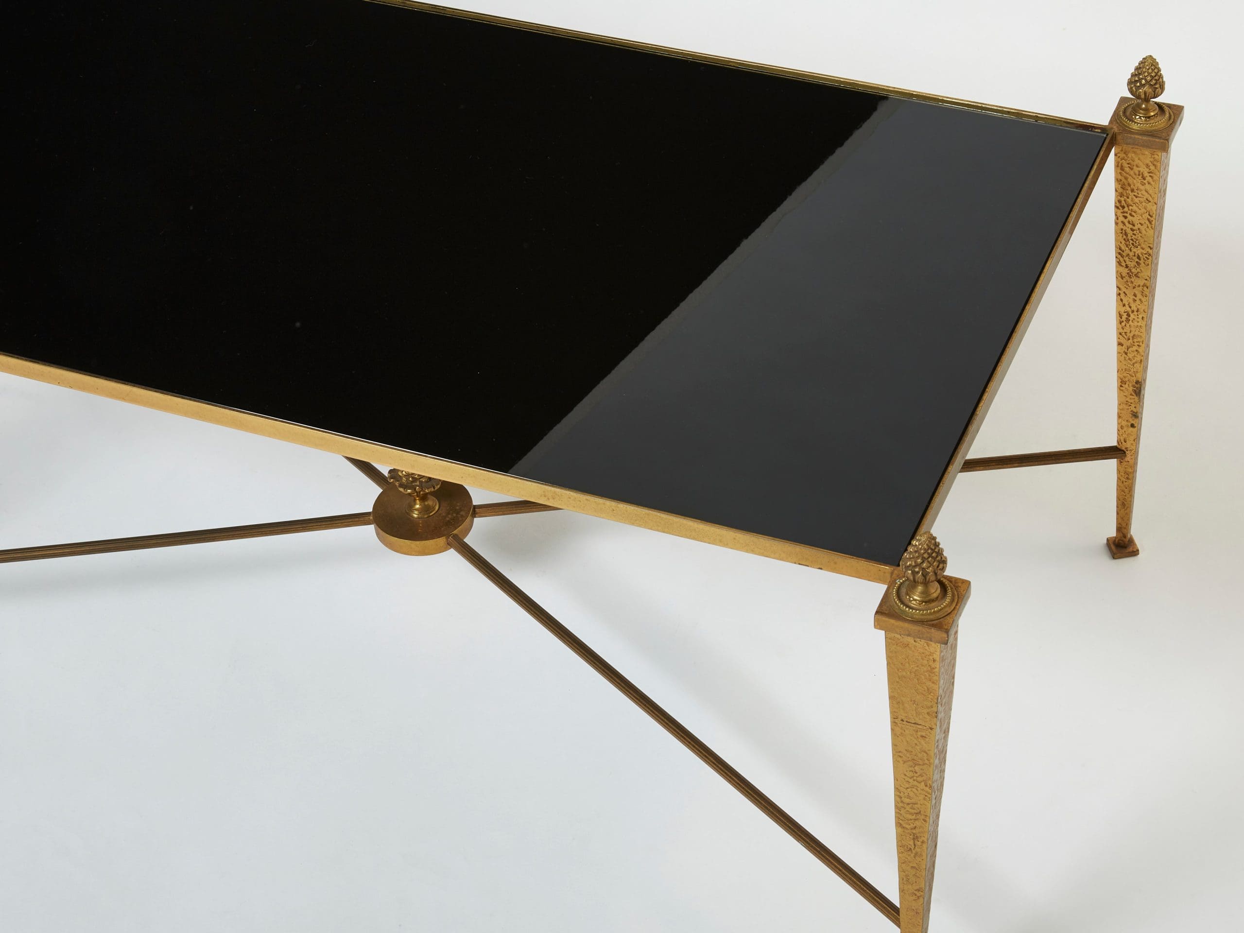 Table basse Maison Ramsay en fer forgé doré et opaline (1960s)