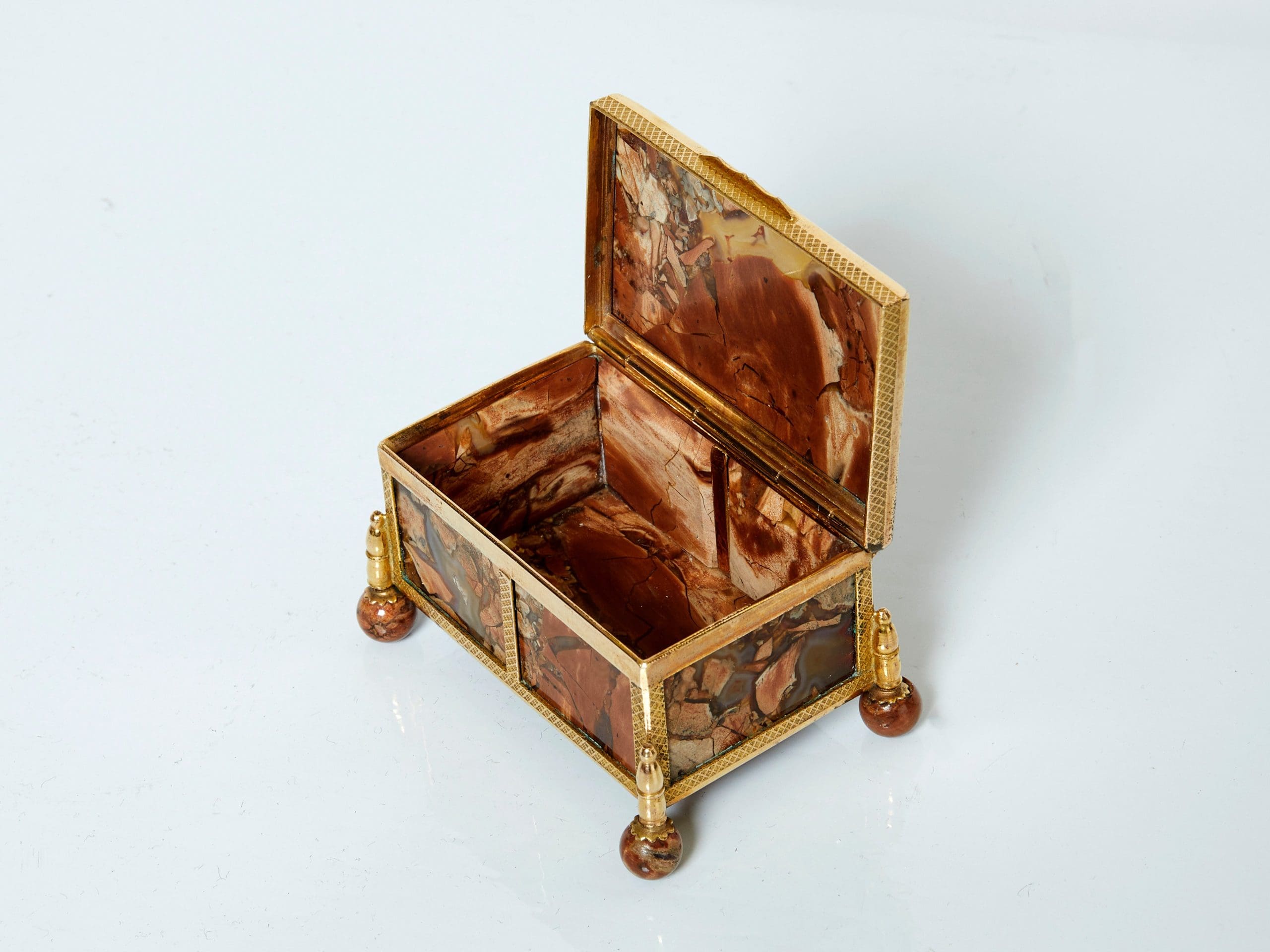 Boîte à Bijoux Napoléon III : Trésor d’Agate et de Laiton du XIXe Siècle