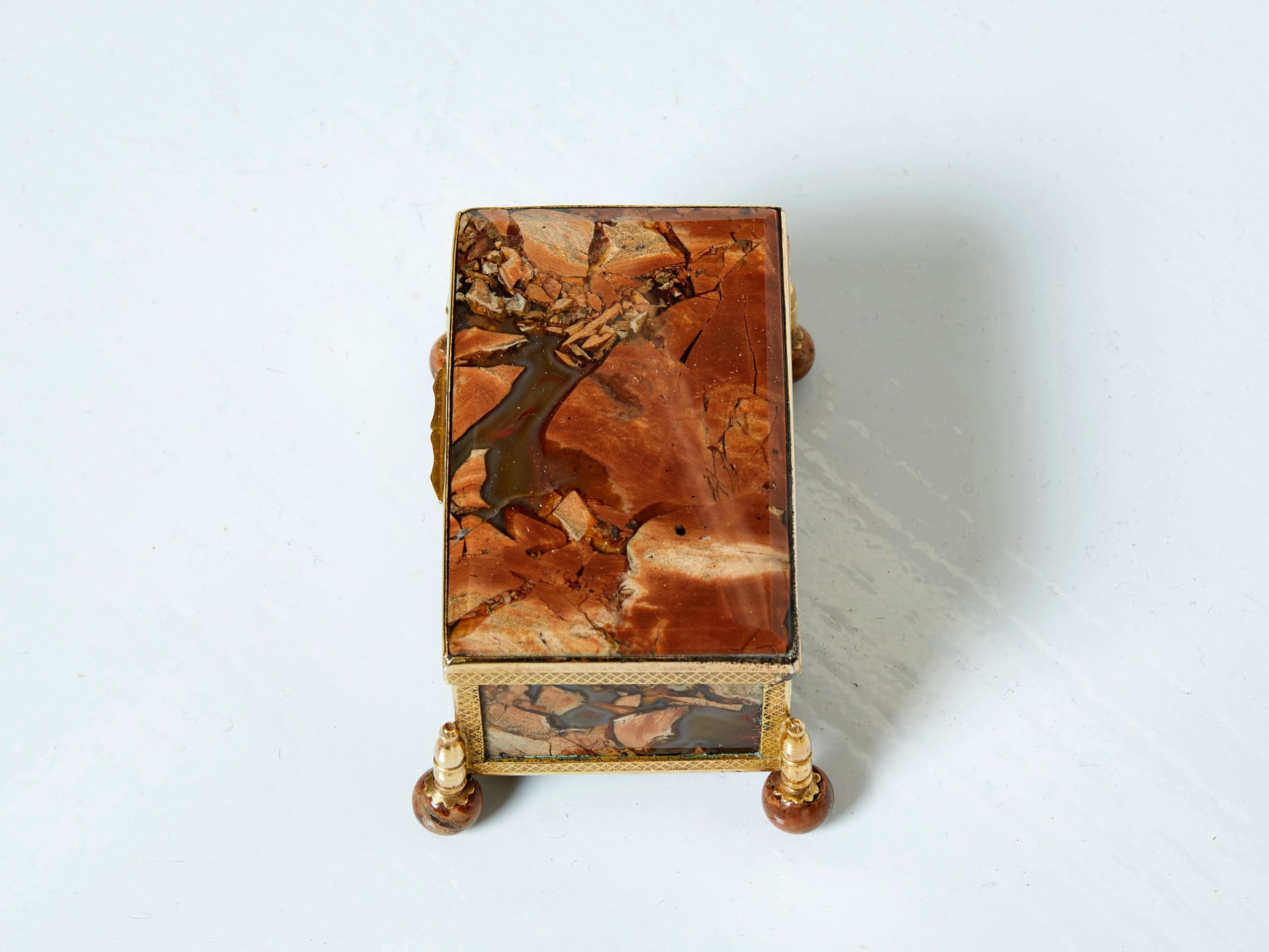 Boîte à Bijoux Napoléon III : Trésor d’Agate et de Laiton du XIXe Siècle