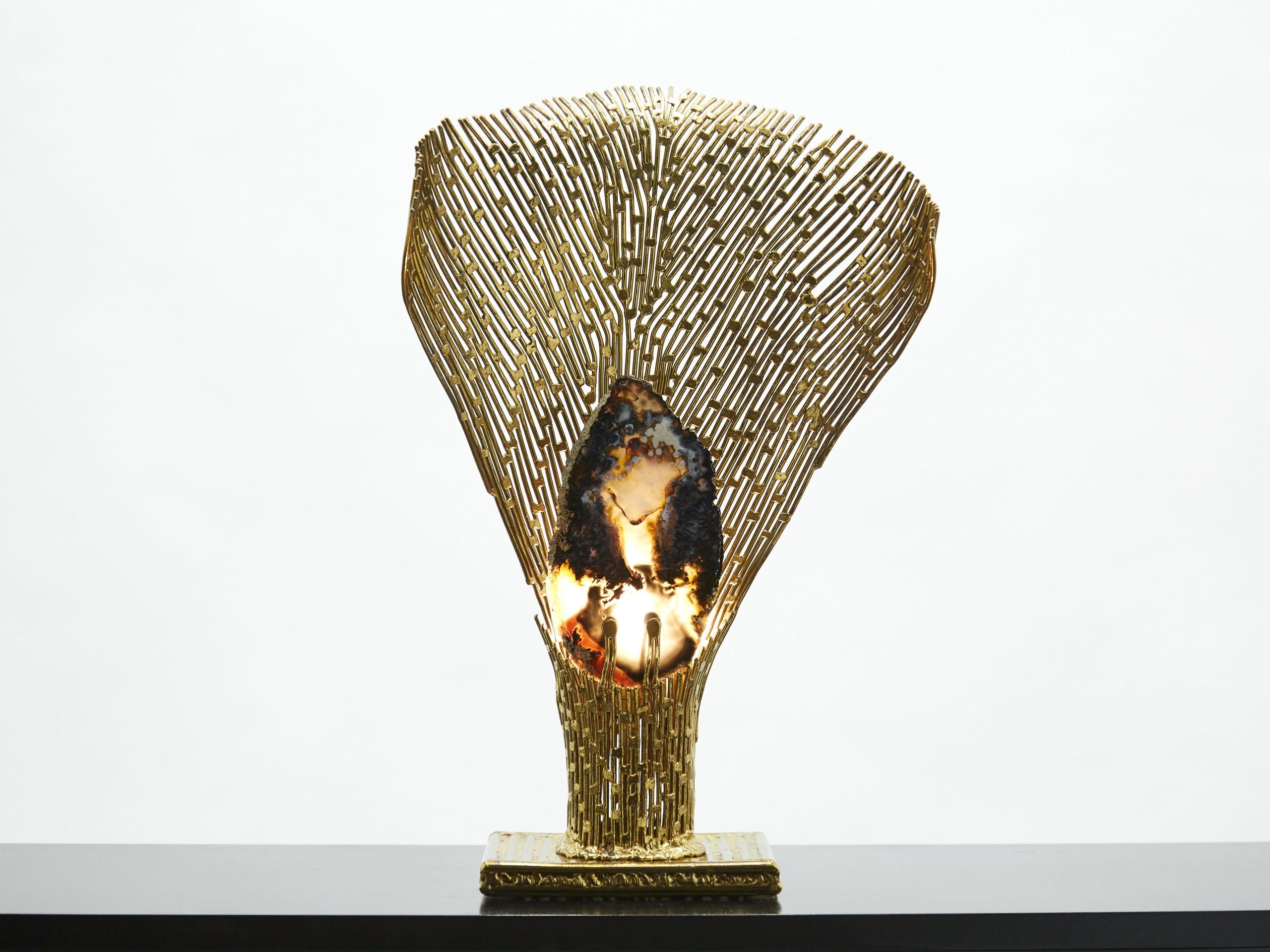 Lampe de table Henri Fernandez en laiton et agate, modèle Nefertiti, 1970