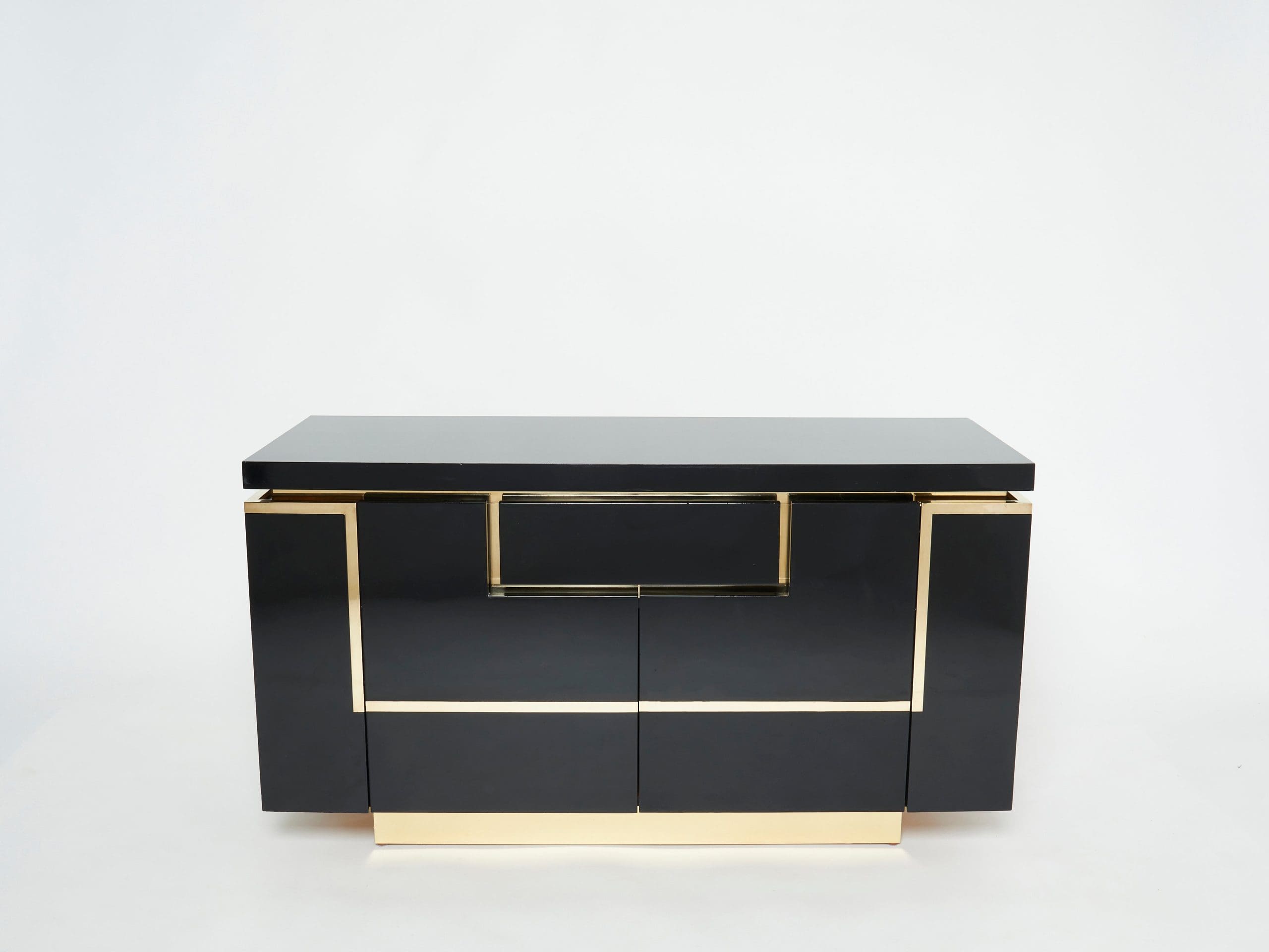 Cabinet Bar en Laiton et Laque Noire par J.C. Mahey, Années 1970
