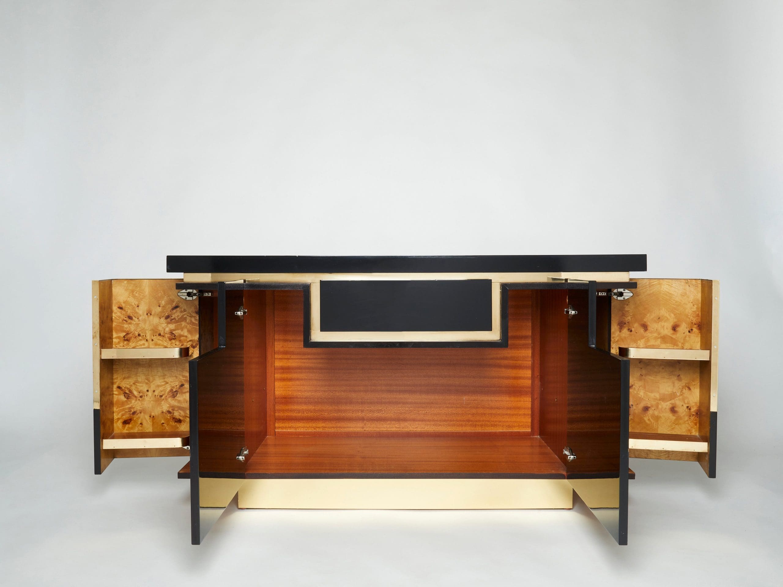 Cabinet Bar en Laiton et Laque Noire par J.C. Mahey, Années 1970