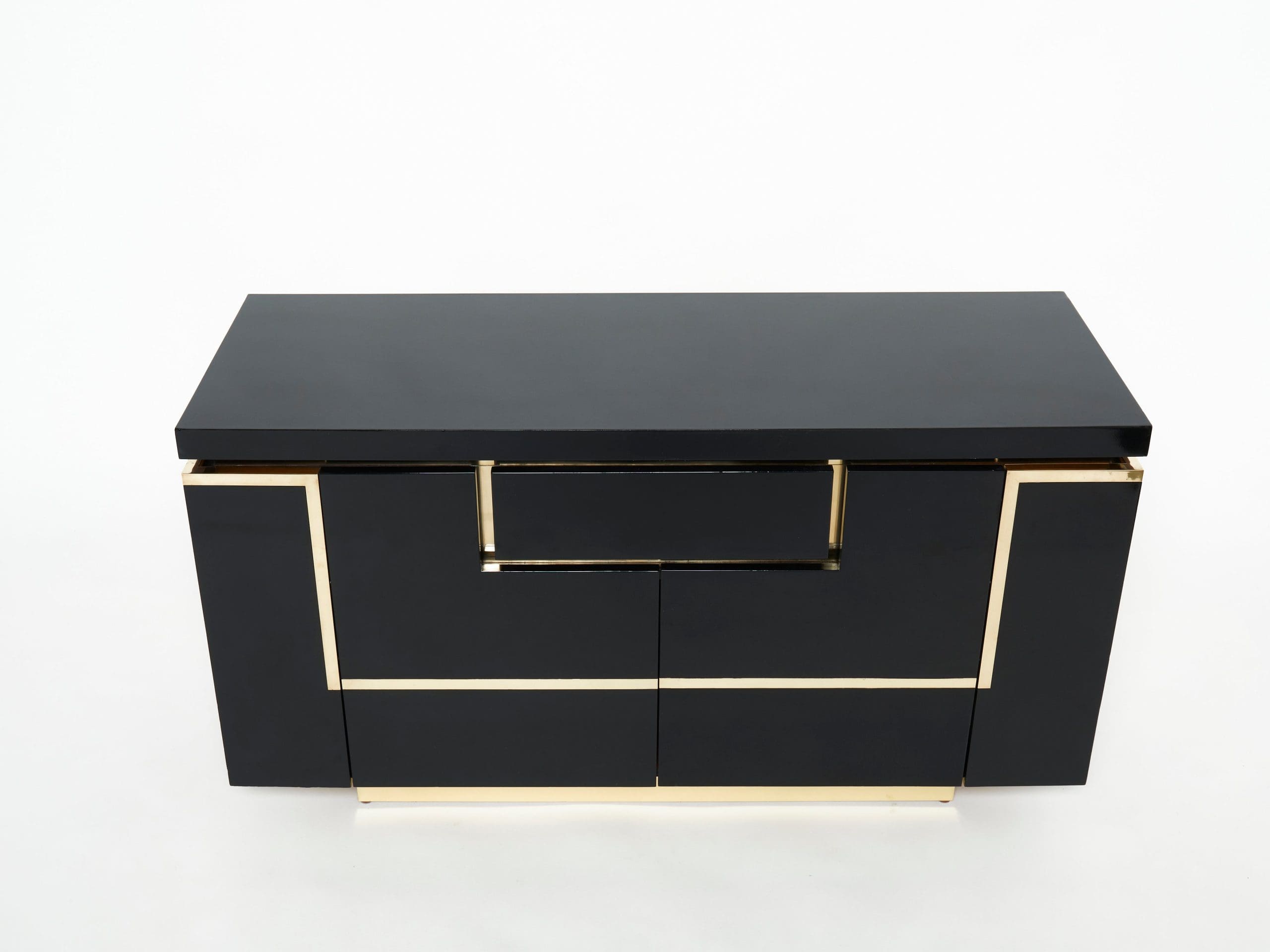 Cabinet Bar en Laiton et Laque Noire par J.C. Mahey, Années 1970