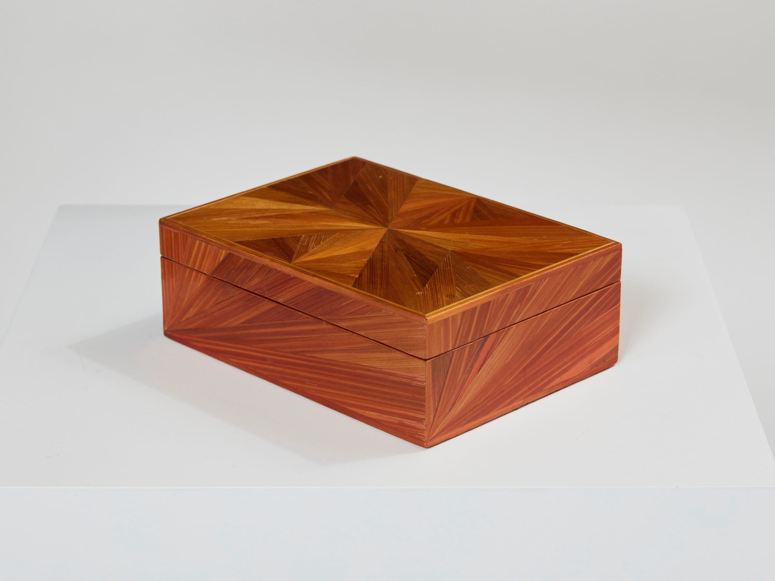 Coffret en marqueterie de paille Jean-Michel Frank des années 1930