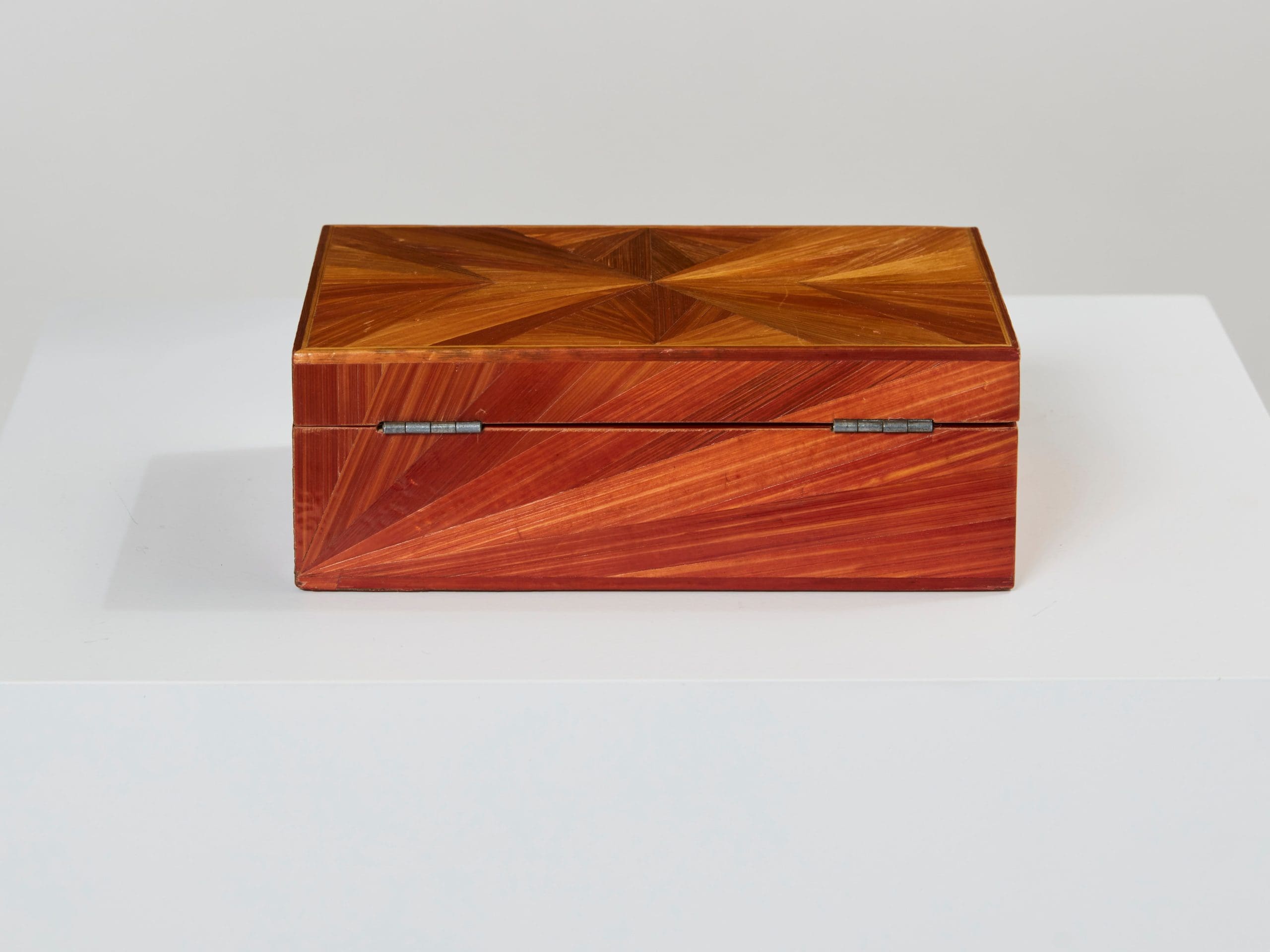 Coffret en marqueterie de paille Jean-Michel Frank des années 1930